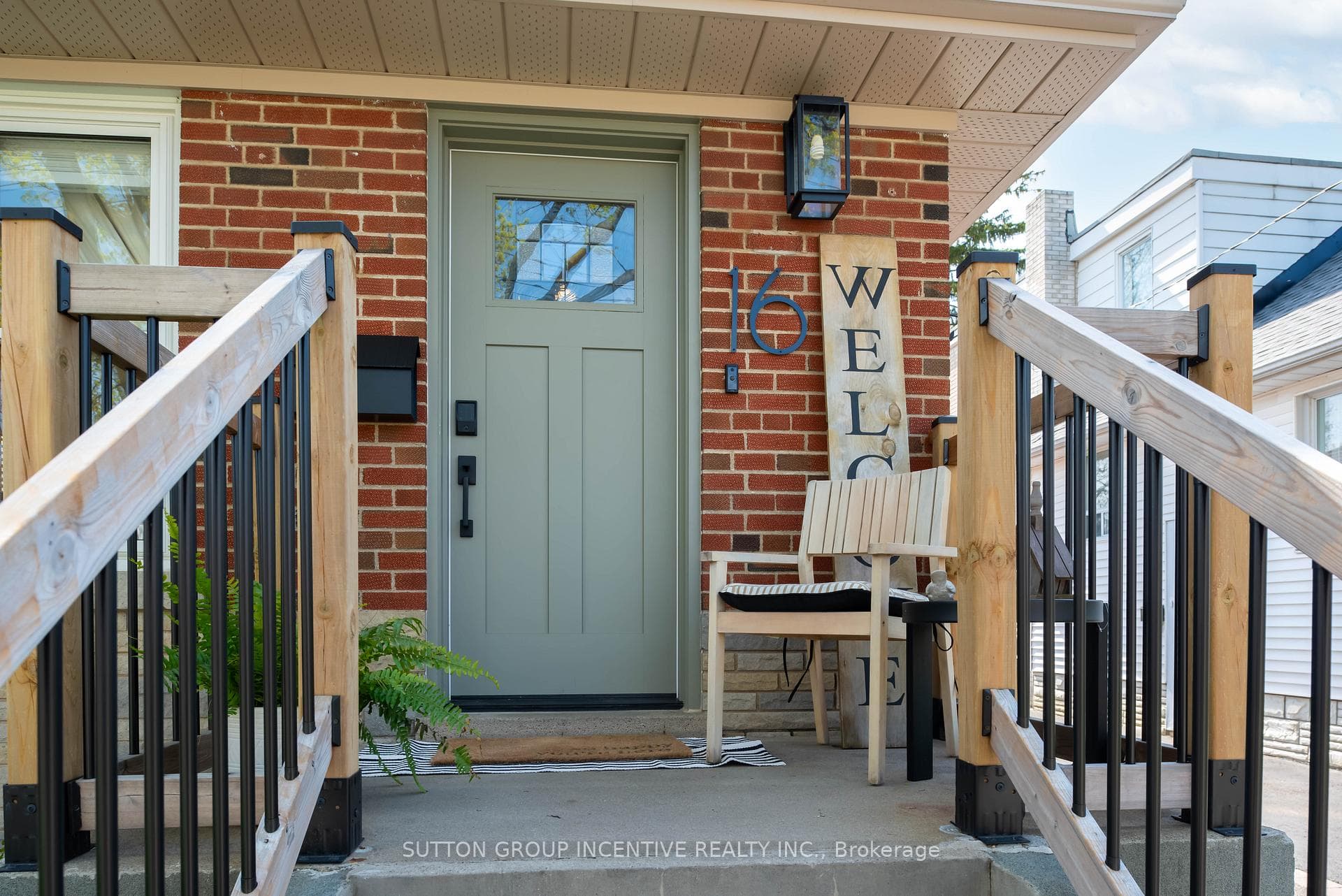 16 Robindale Avenue - Detached photo 2 of 44 in Liberty Village / Parkdale / South Parkdale, Ontario