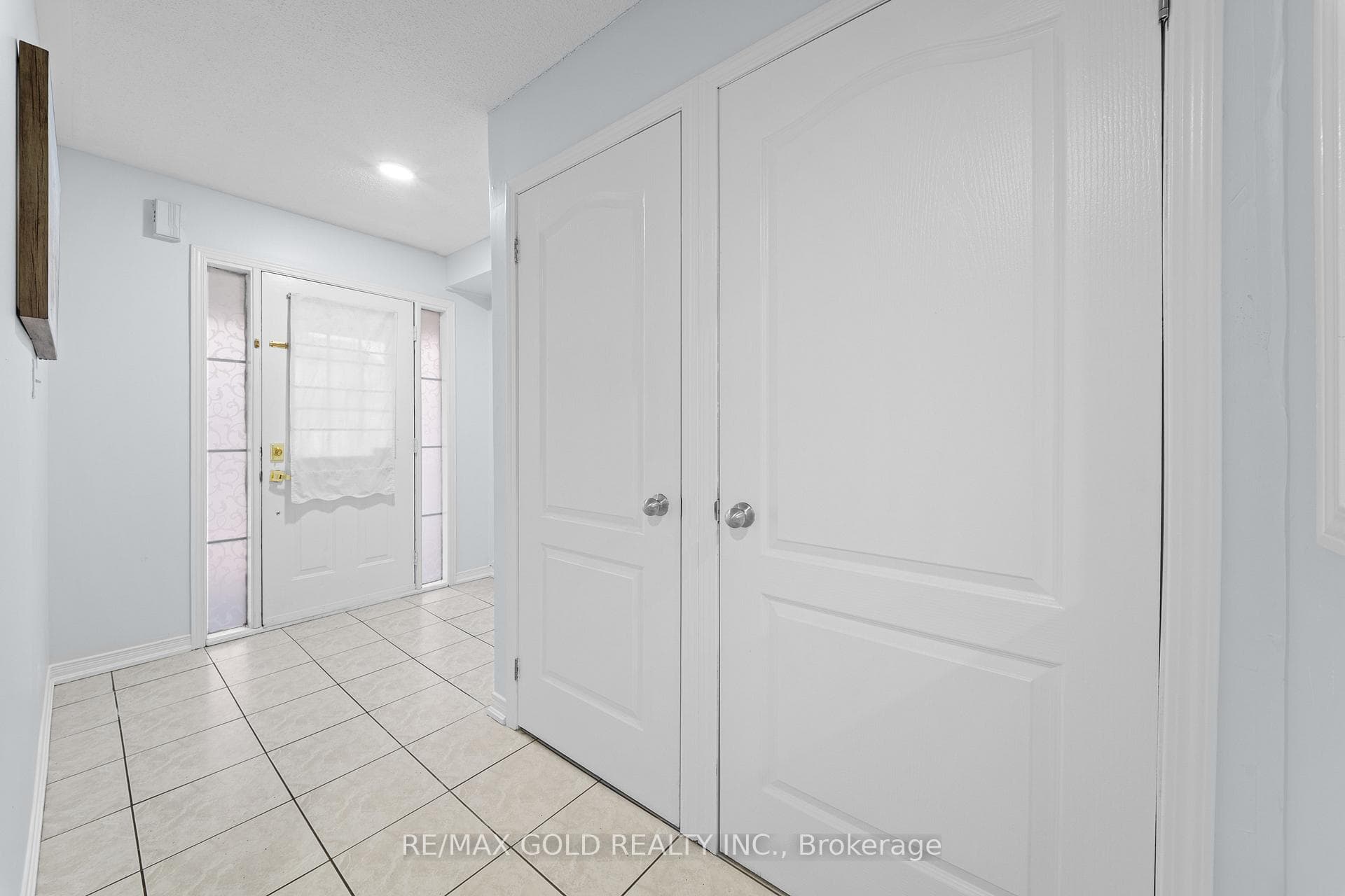 15 Revelstoke Place - Semi-Detached photo 8 of 49 in Brampton, Ontario