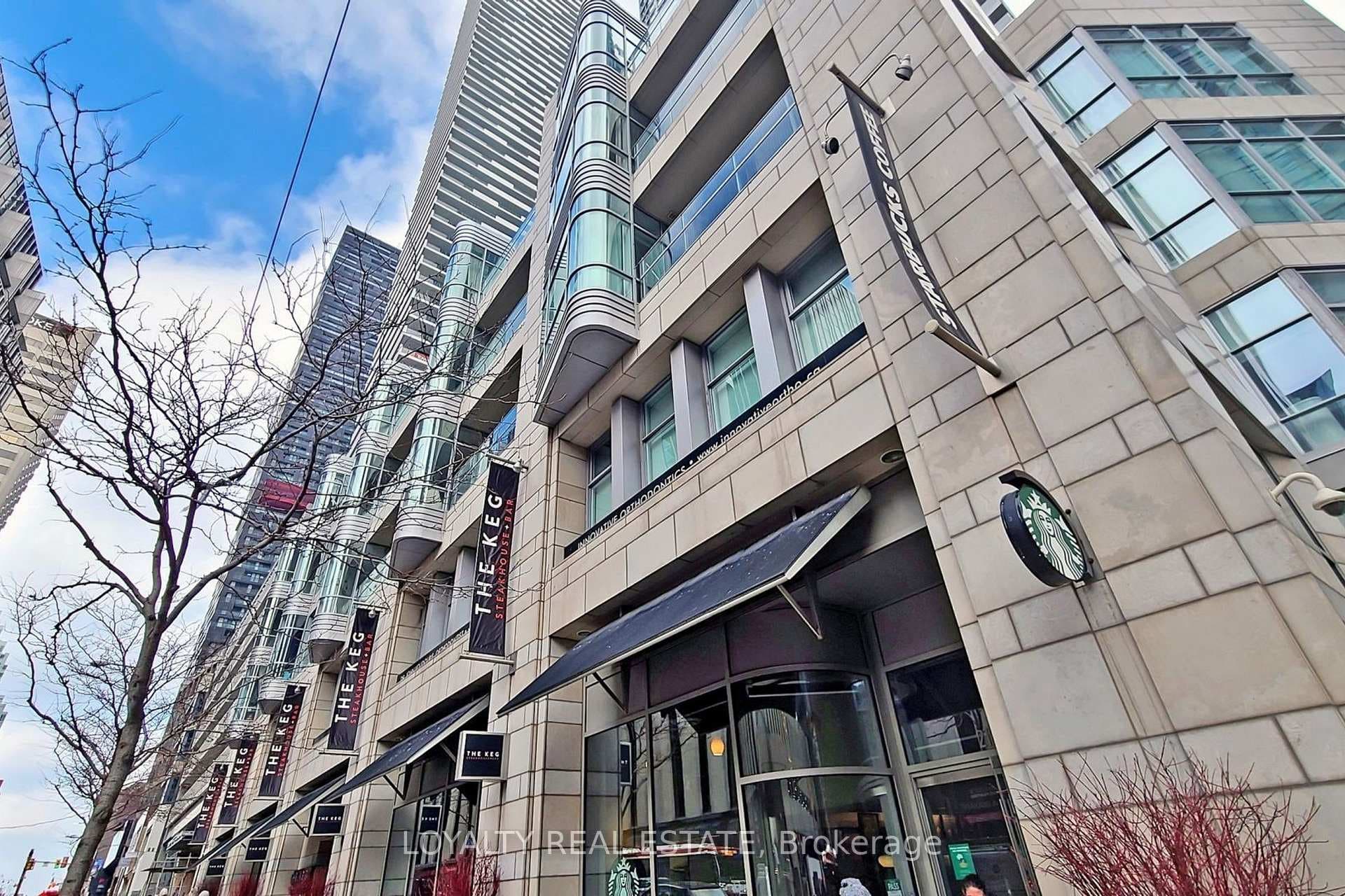 2221 Yonge Street Unit 1705 - Condo photo 3 of 46 in Leaside / Davisville, Ontario