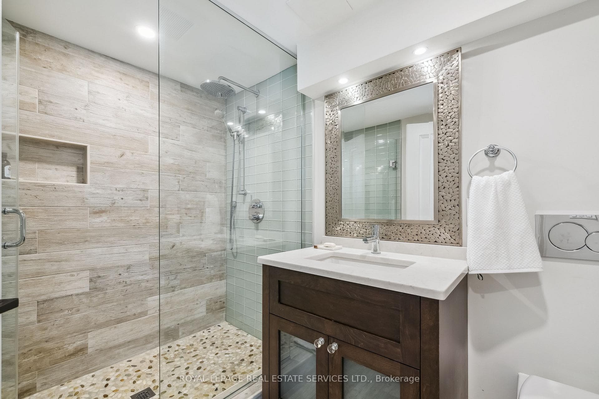 382 Trafalgar Road - Detached photo 29 of 50 in Oakville, Ontario