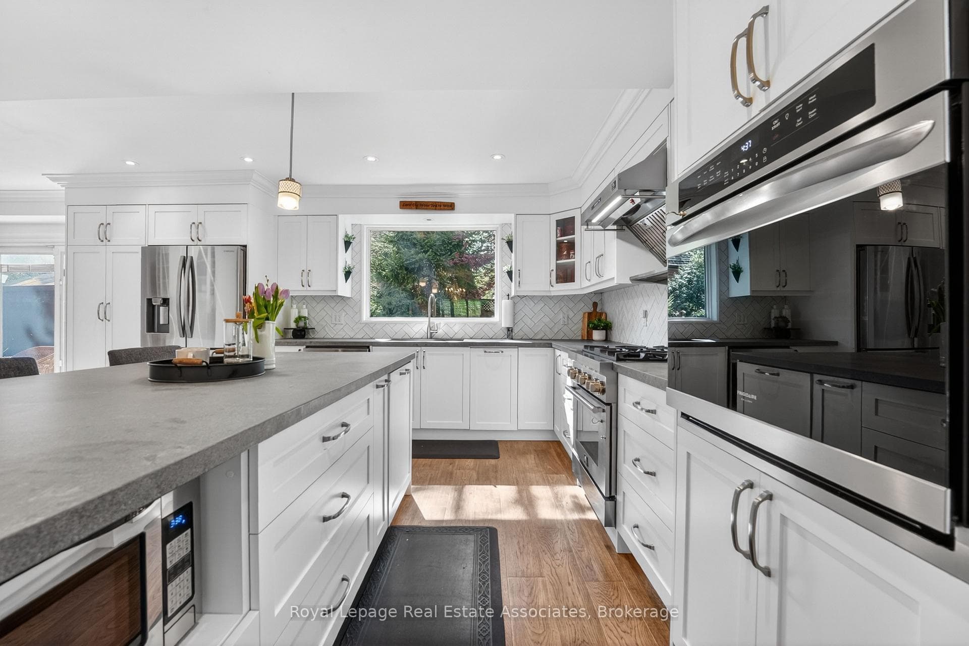 174 Cheverie Street - Detached photo 10 of 49 in Oakville, Ontario