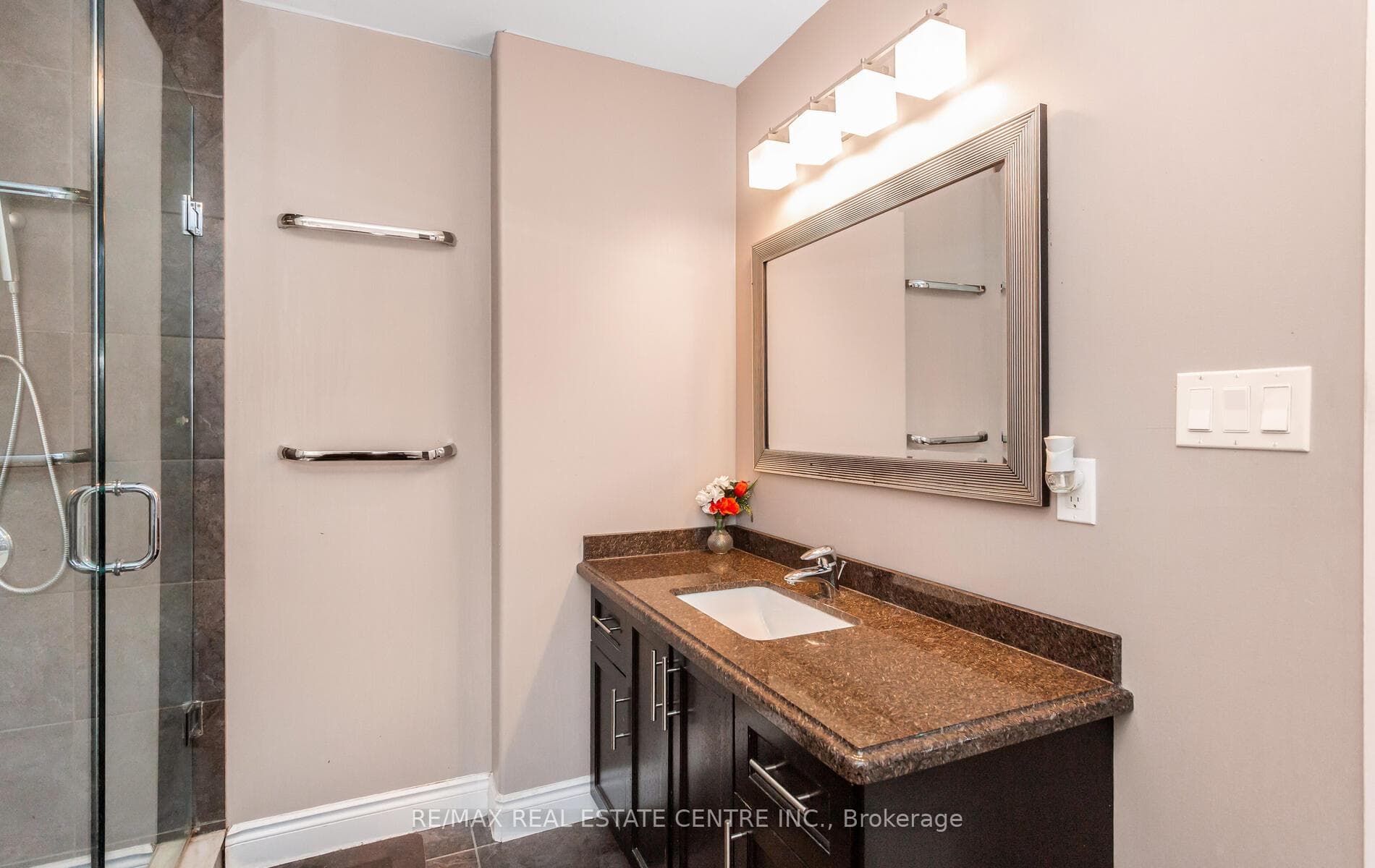 31 Rianna Court - Single Family Home photo 22 of 50 in Hamilton, Ontario