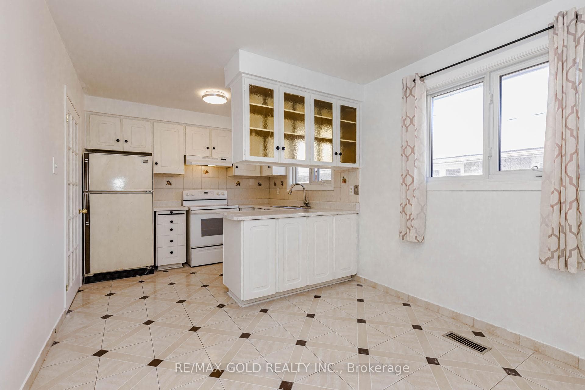 38 Achill Crescent - Semi-Detached photo 18 of 50 in Mississauga, Ontario
