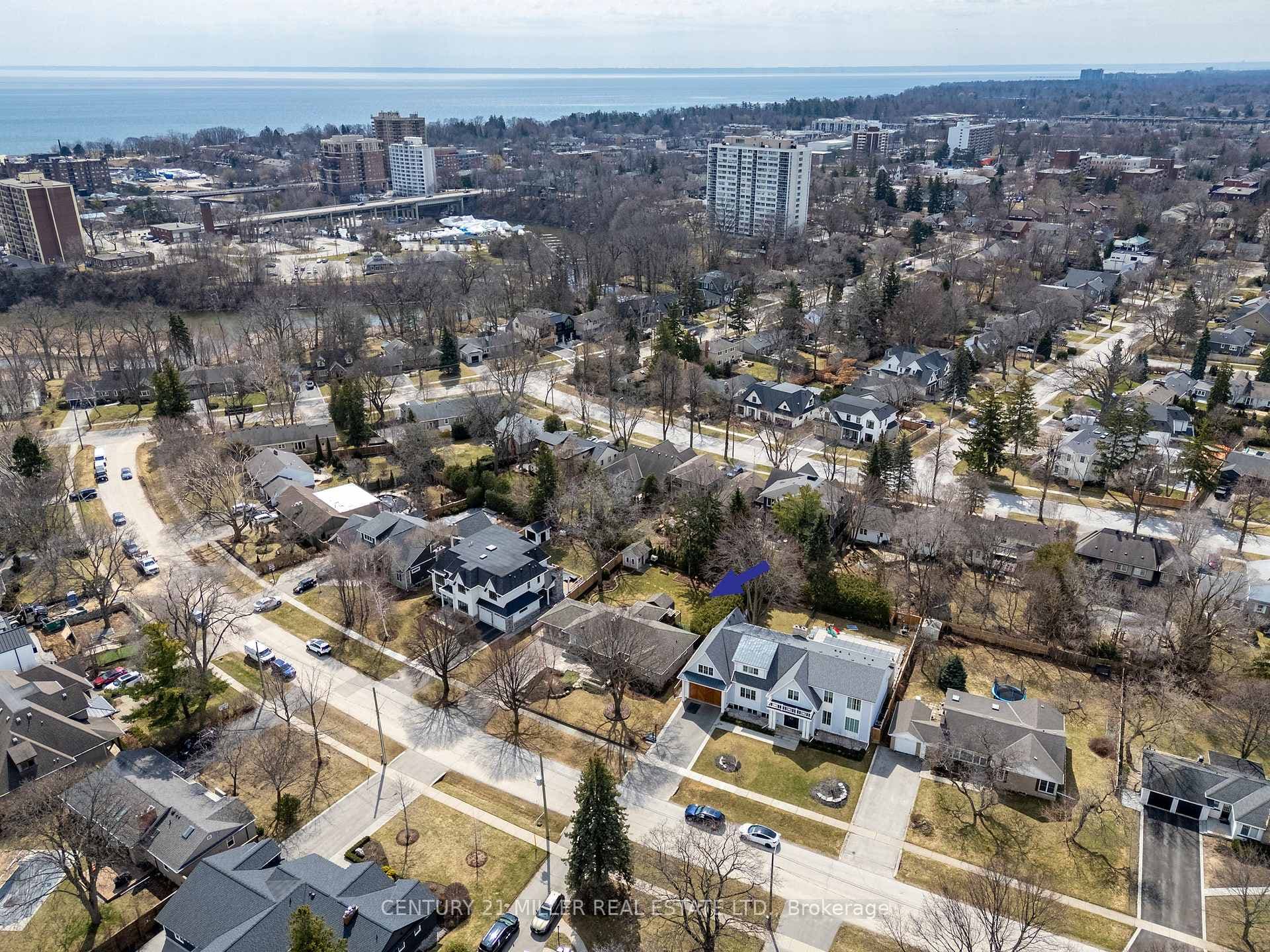 262 Oakwood Crescent - Detached photo 3 of 48 in Oakville, Ontario