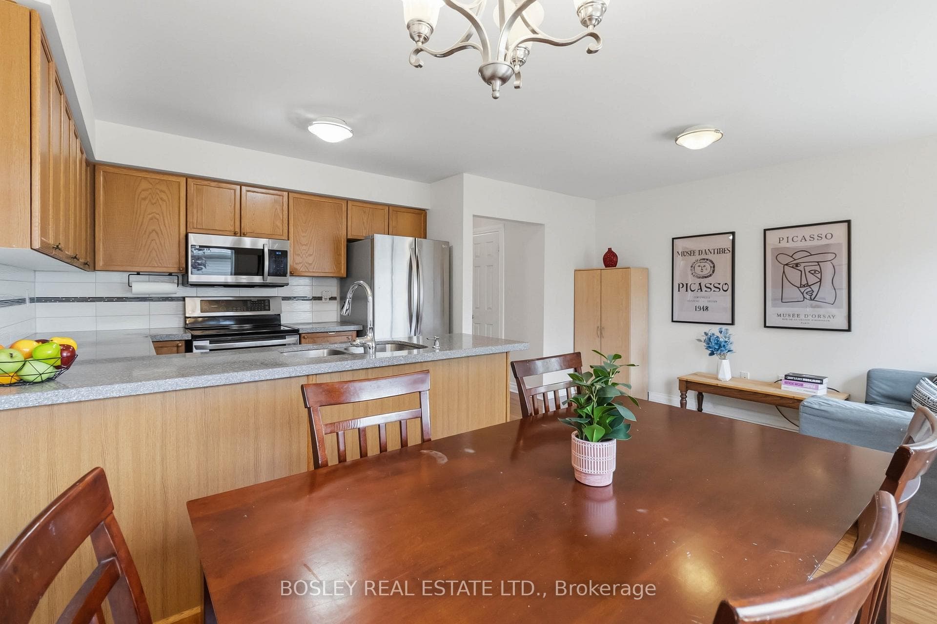 2223 Prescott Place - Townhouse photo 5 of 18 in Burlington, Ontario