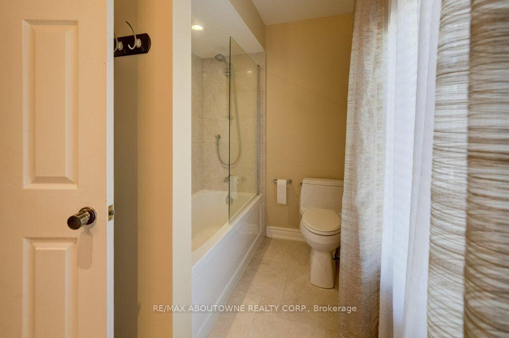 1300 Old Bridle Path - Detached photo 25 of 43 in Oakville, Ontario