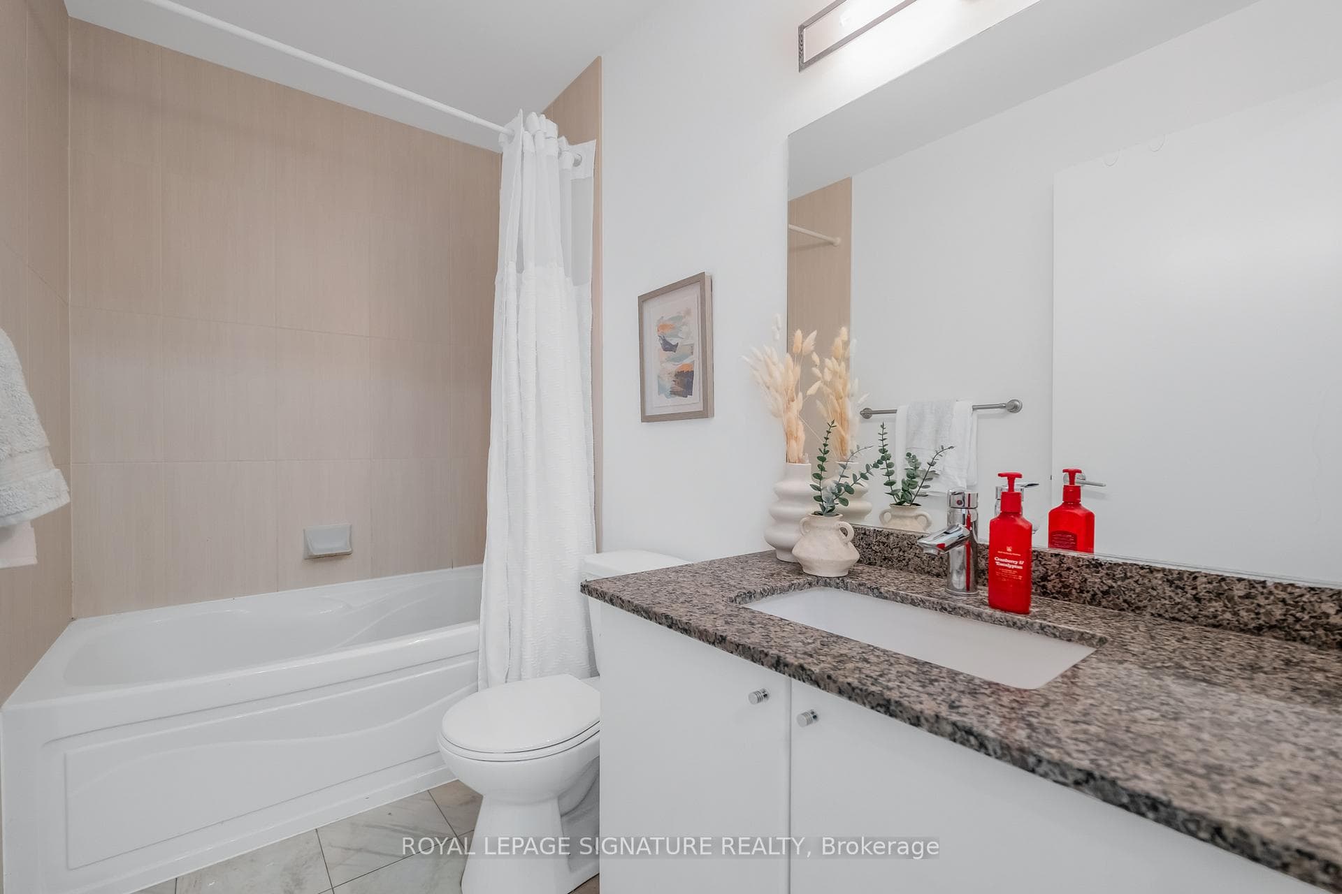 18 Harbour Street Unit 1801 - Condo photo 19 of 35 in Downtown Toronto / Waterfront, Ontario