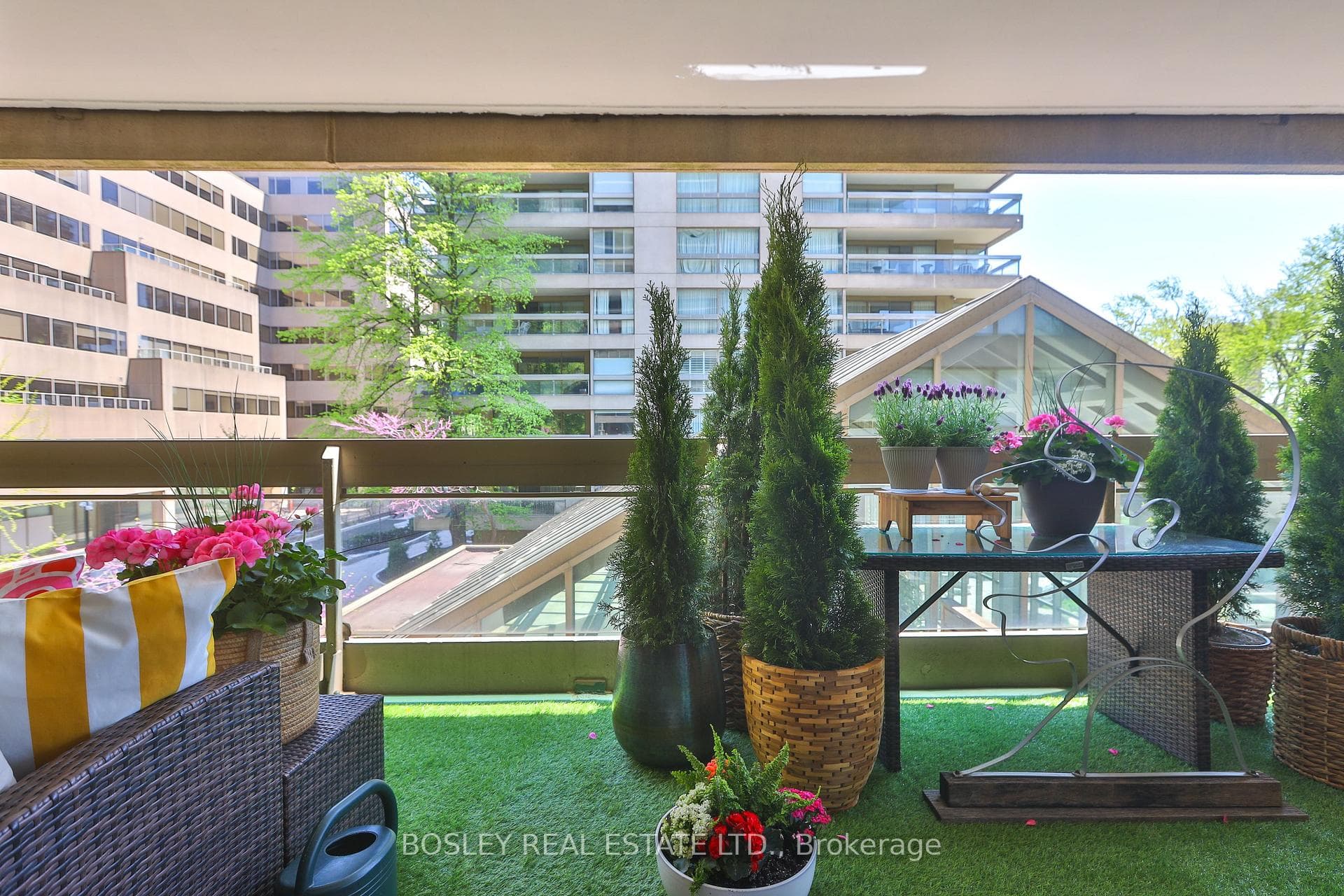 63 St Clair Avenue Unit 306 - Condo photo 22 of 34 in Annex / Yorkville / Summerhill, Ontario