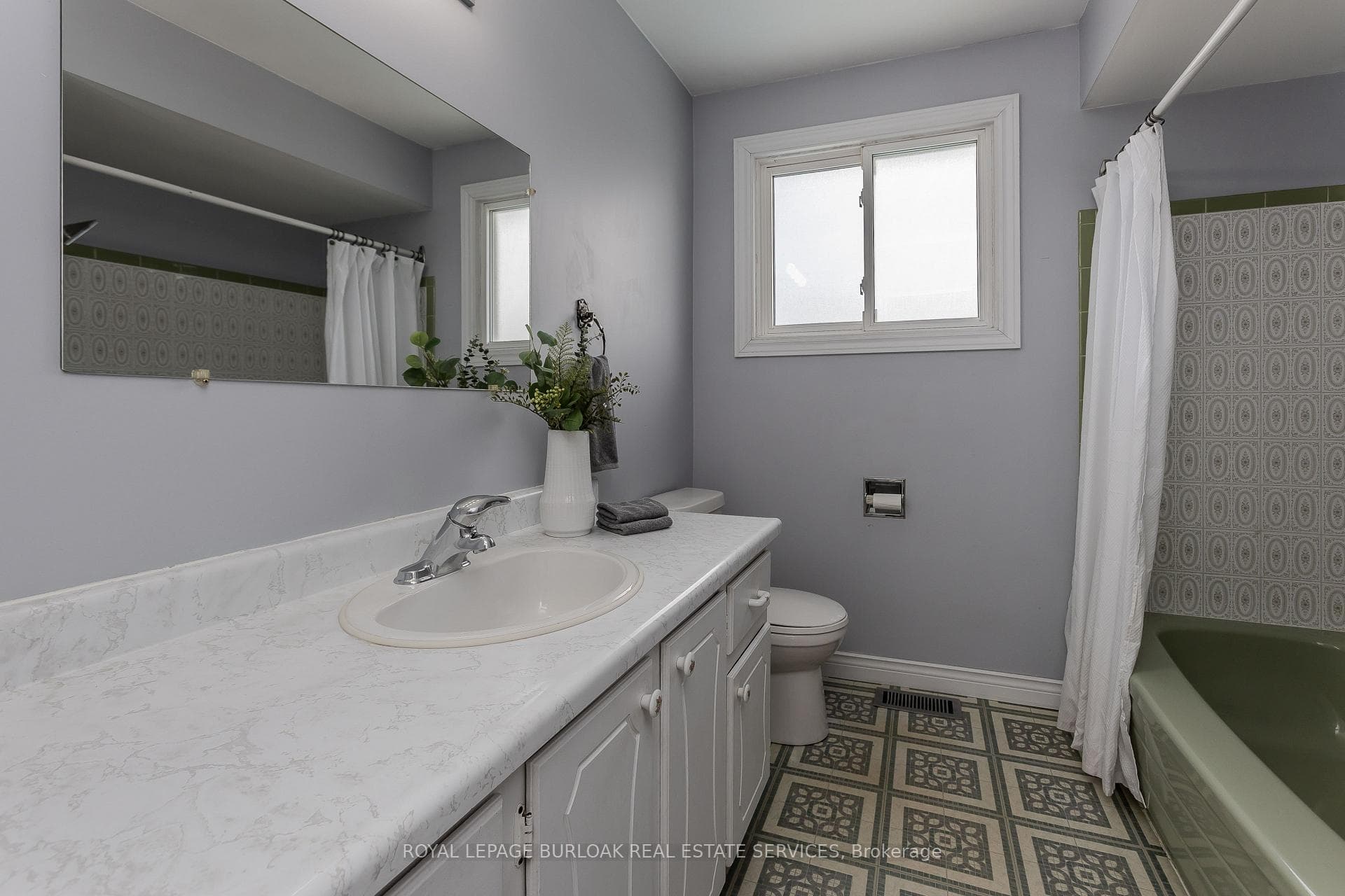 3125 Michael Crescent - Detached photo 16 of 34 in Burlington, Ontario