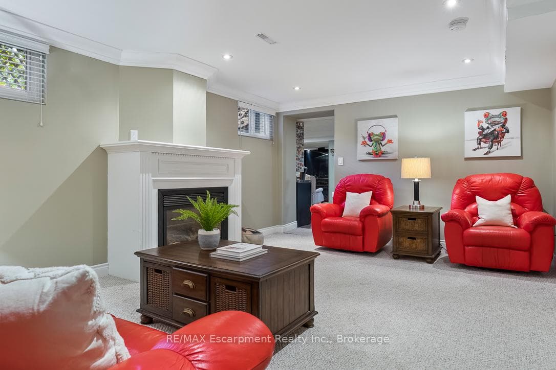 214 MAPLE GROVE Drive - Detached photo 29 of 49 in Oakville, Ontario