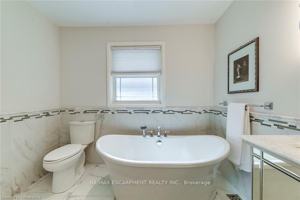 4306 Lakeshore Road - Detached photo 21 of 47 in Burlington, Ontario