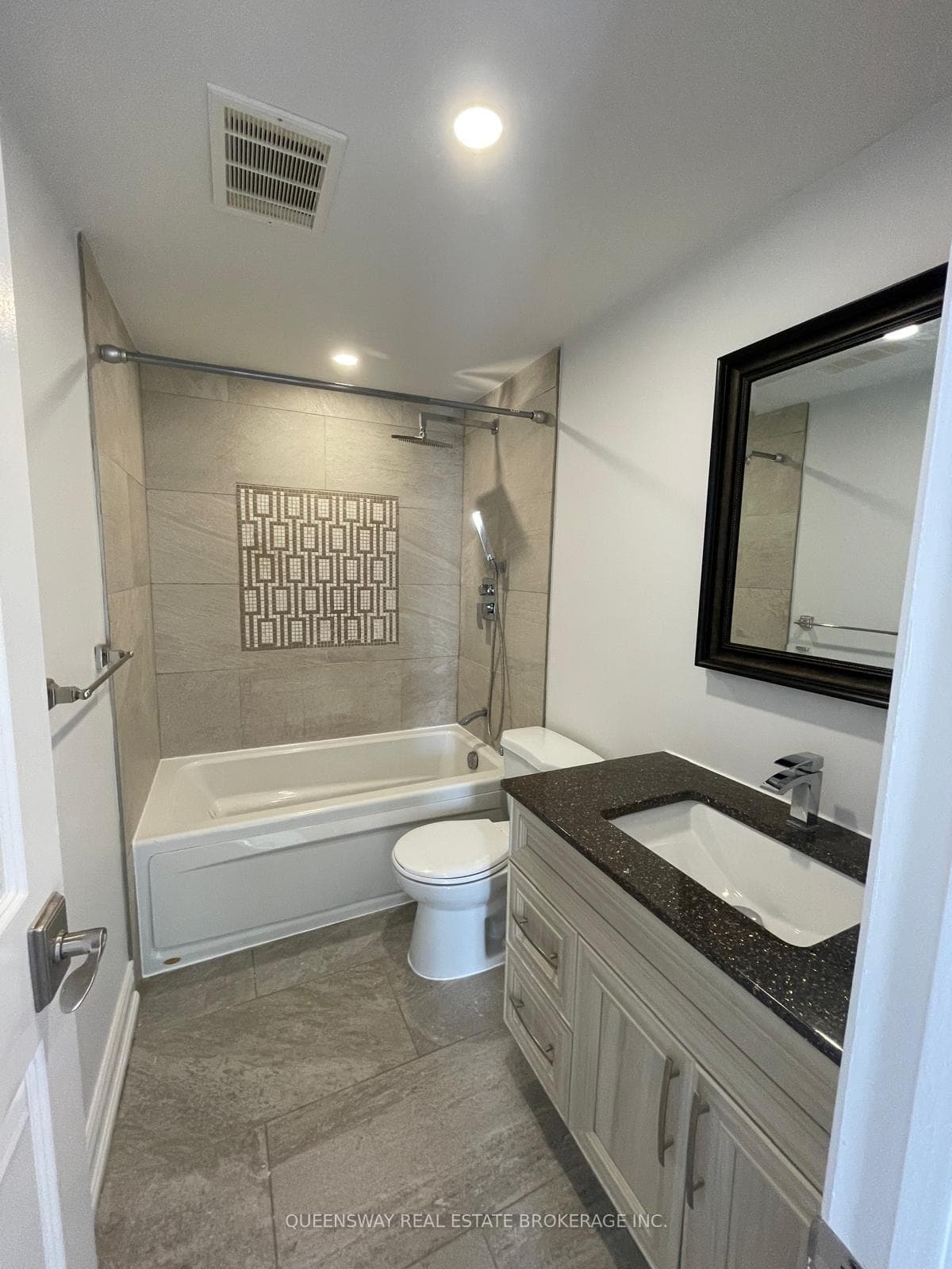 10 Edgecliff Golfway Unit 504 - Condo photo 10 of 17 in Flemingdon Park / Don Mills, Ontario