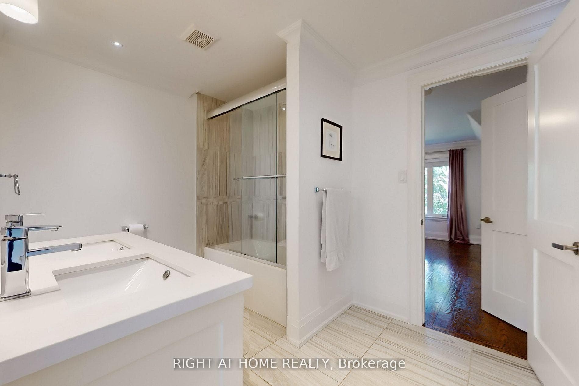 490 Orchard Drive - Detached photo 14 of 22 in Oakville, Ontario