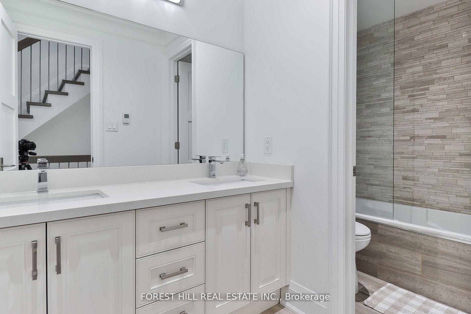 51B Burnaby Boulevard - Townhouse photo 16 of 31 in Forest Hill / Deer Park, Ontario