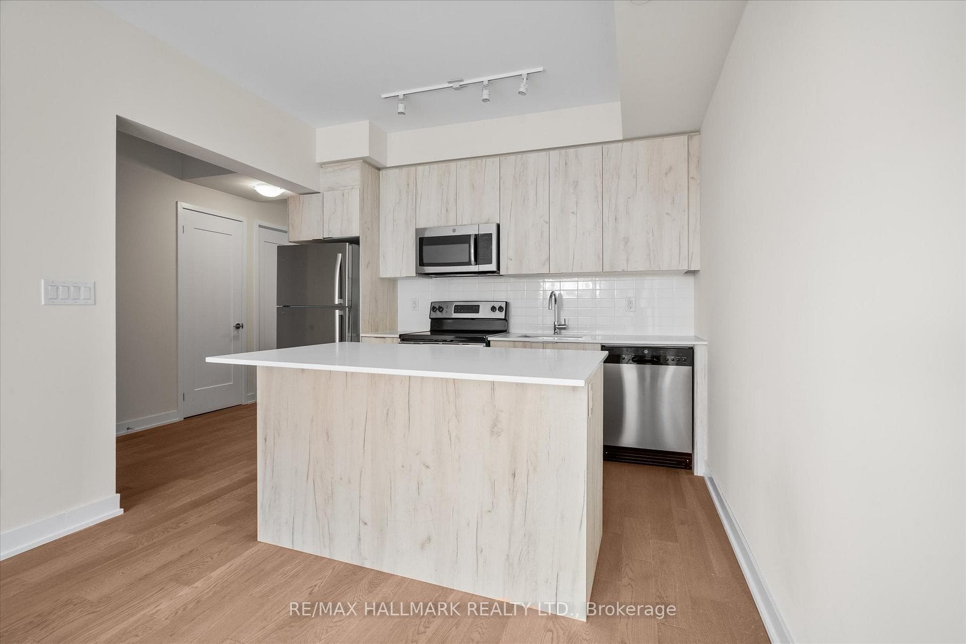 1350 Kingston Road Unit 409 - Condo photo 18 of 34 in Birch Cliff / Cliffside, Ontario
