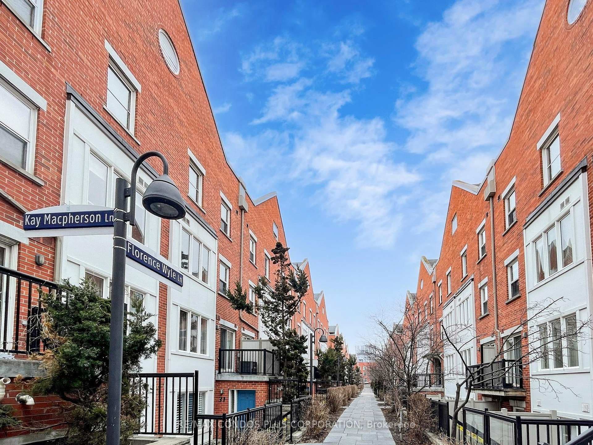 29 Florence Wyle Lane Unit 38 - Condo photo 2 of 43 in Riverdale / Leslieville, Ontario