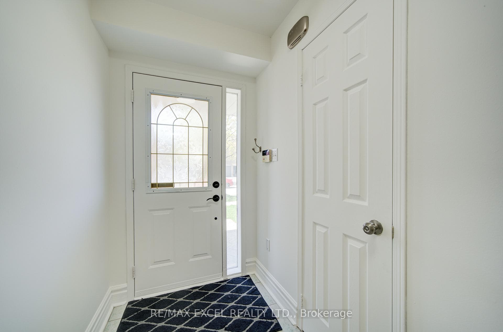 5148 Porter Street - Semi-Detached photo 5 of 48 in Burlington, Ontario