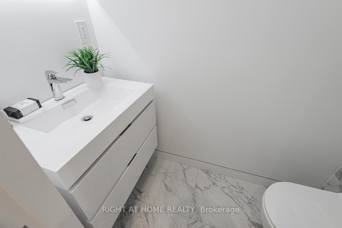 675 Huron Street - Semi-Detached photo 20 of 39 in Annex / Yorkville / Summerhill, Ontario