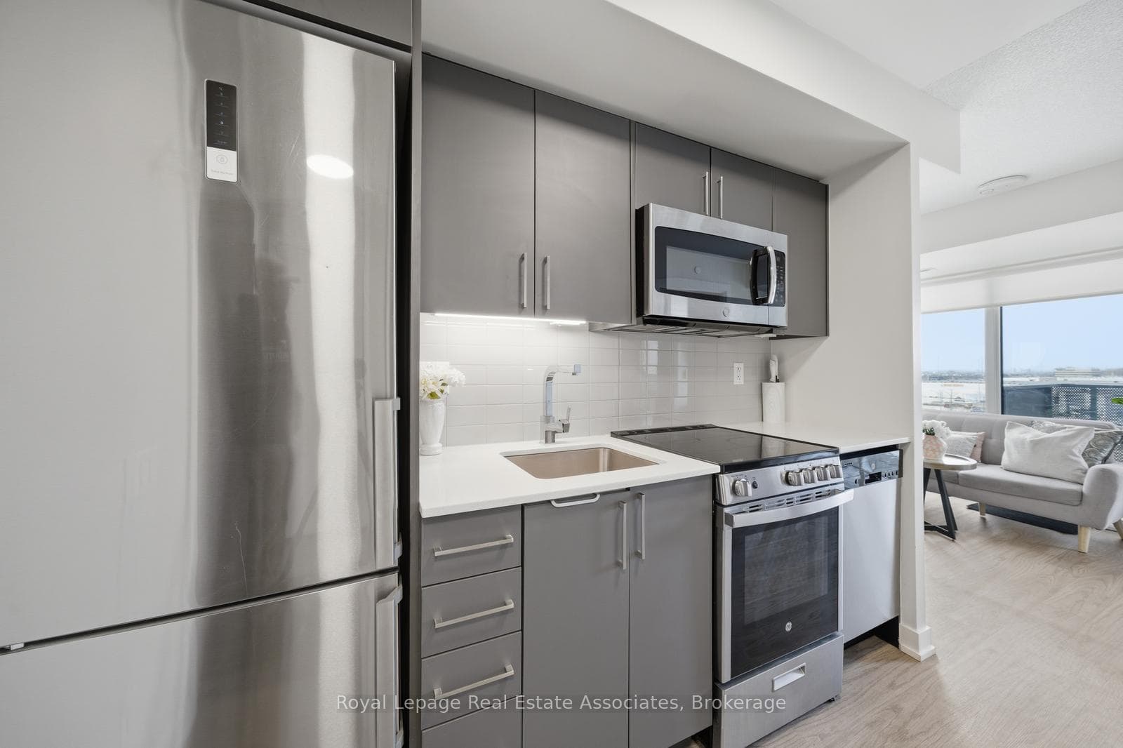 38 Monte Kwinter Court Unit 807 - Condo photo 13 of 41 in North York (Bathurst Manor / Clanton Park), Ontario