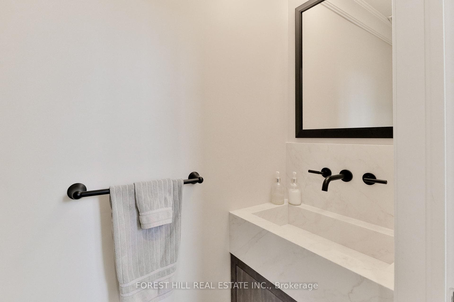 327 Turning Leaf Road - Detached photo 23 of 43 in Oakville, Ontario