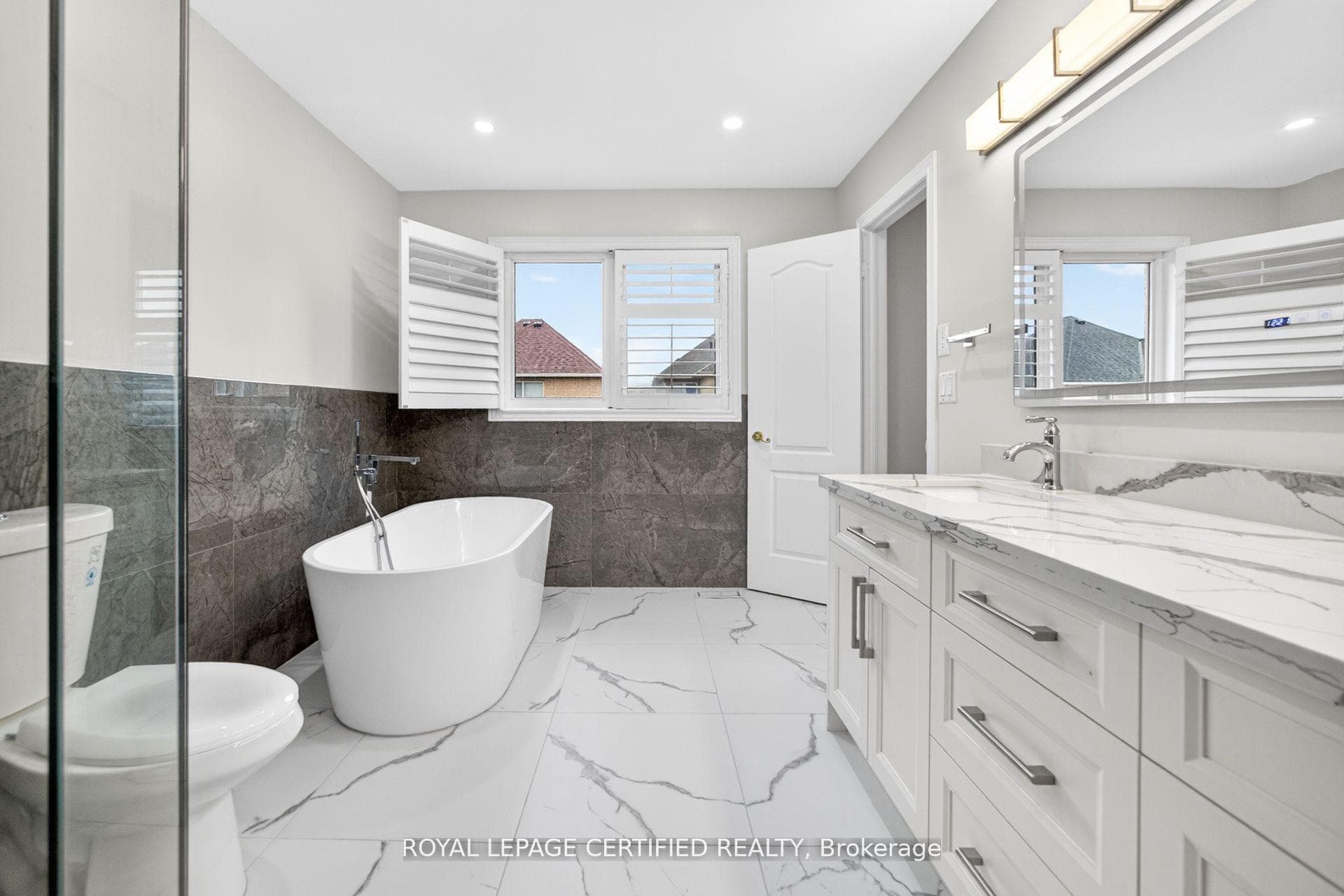 643 Garden Walk - Detached photo 27 of 50 in Mississauga, Ontario