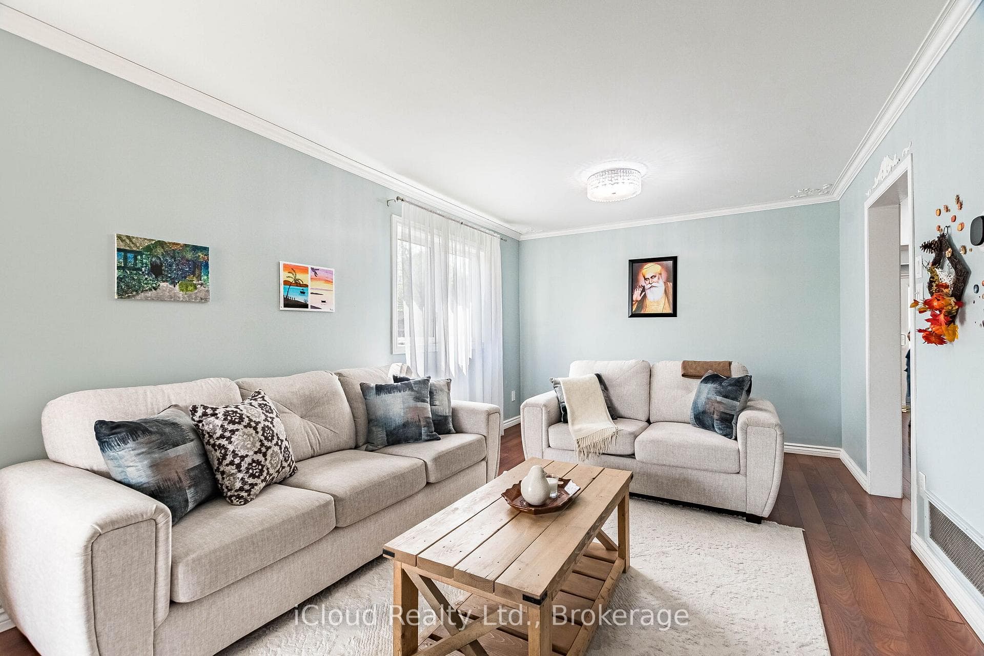 52 Buttercup Lane - Detached photo 9 of 41 in Brampton, Ontario