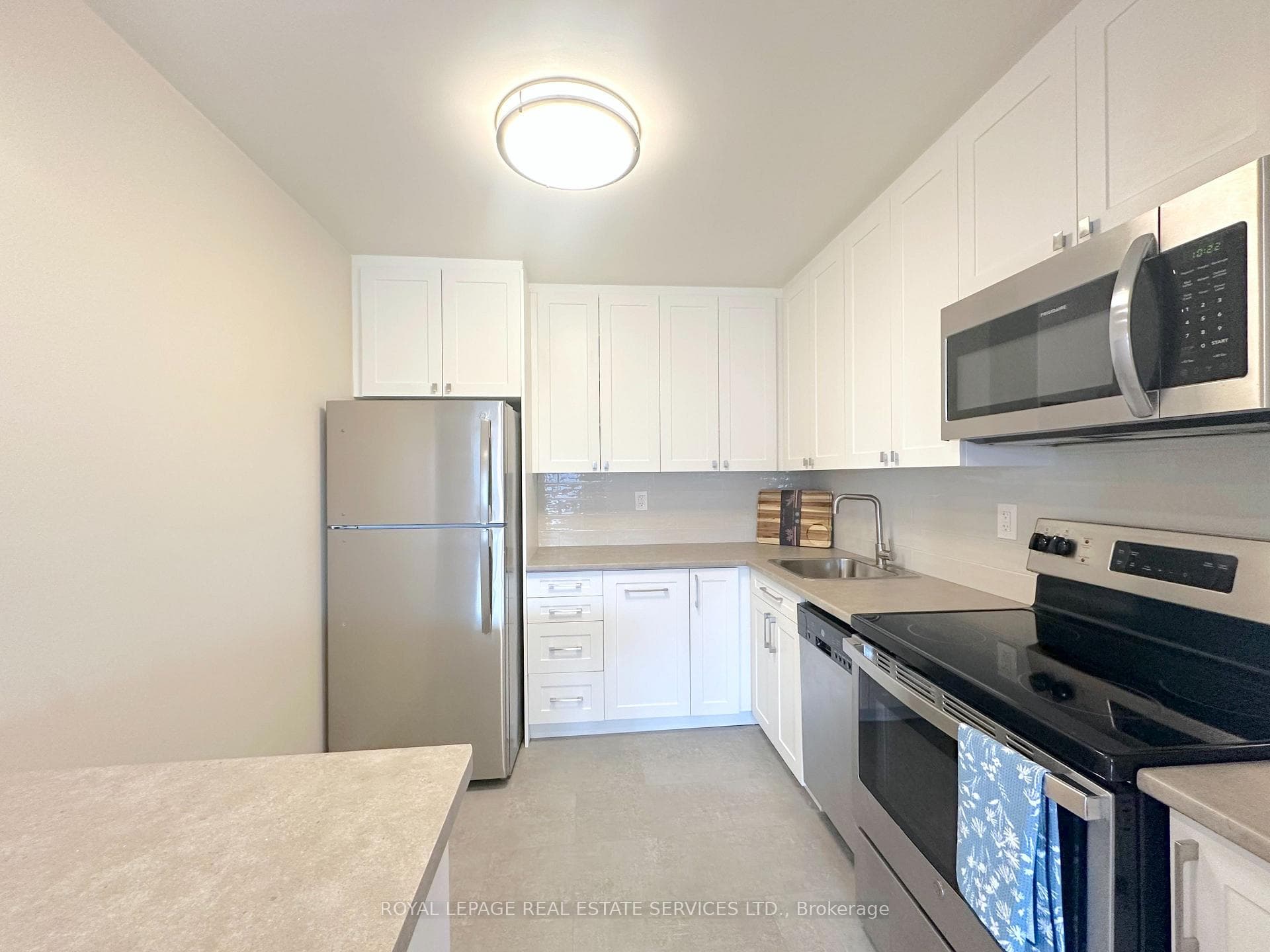 30 Denton Avenue Unit 1023 - Condo photo 3 of 14 in Birch Cliff / Cliffside, Ontario