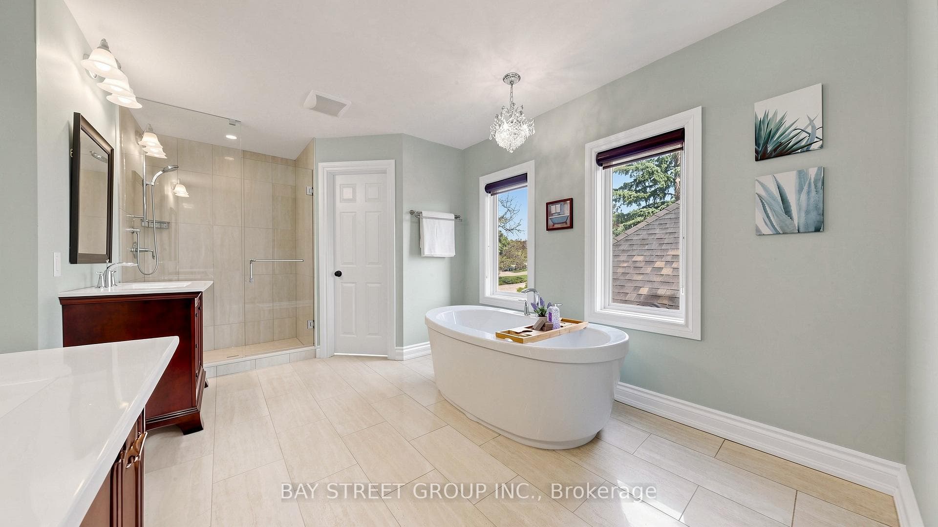 1742 Sir Monty's Drive - Detached photo 23 of 43 in Mississauga, Ontario