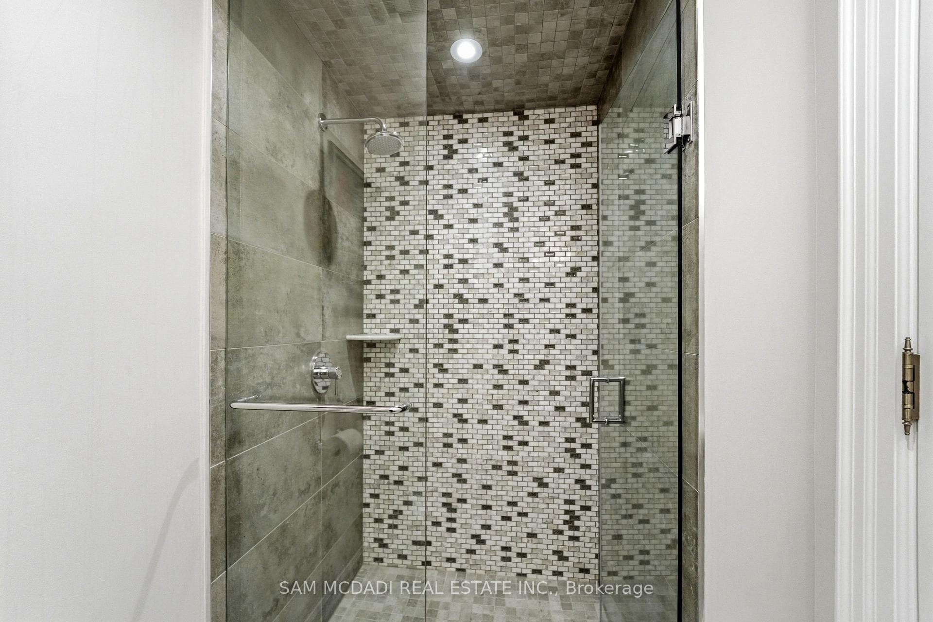 2411 Thorn Lodge Drive - Detached photo 22 of 50 in Mississauga, Ontario