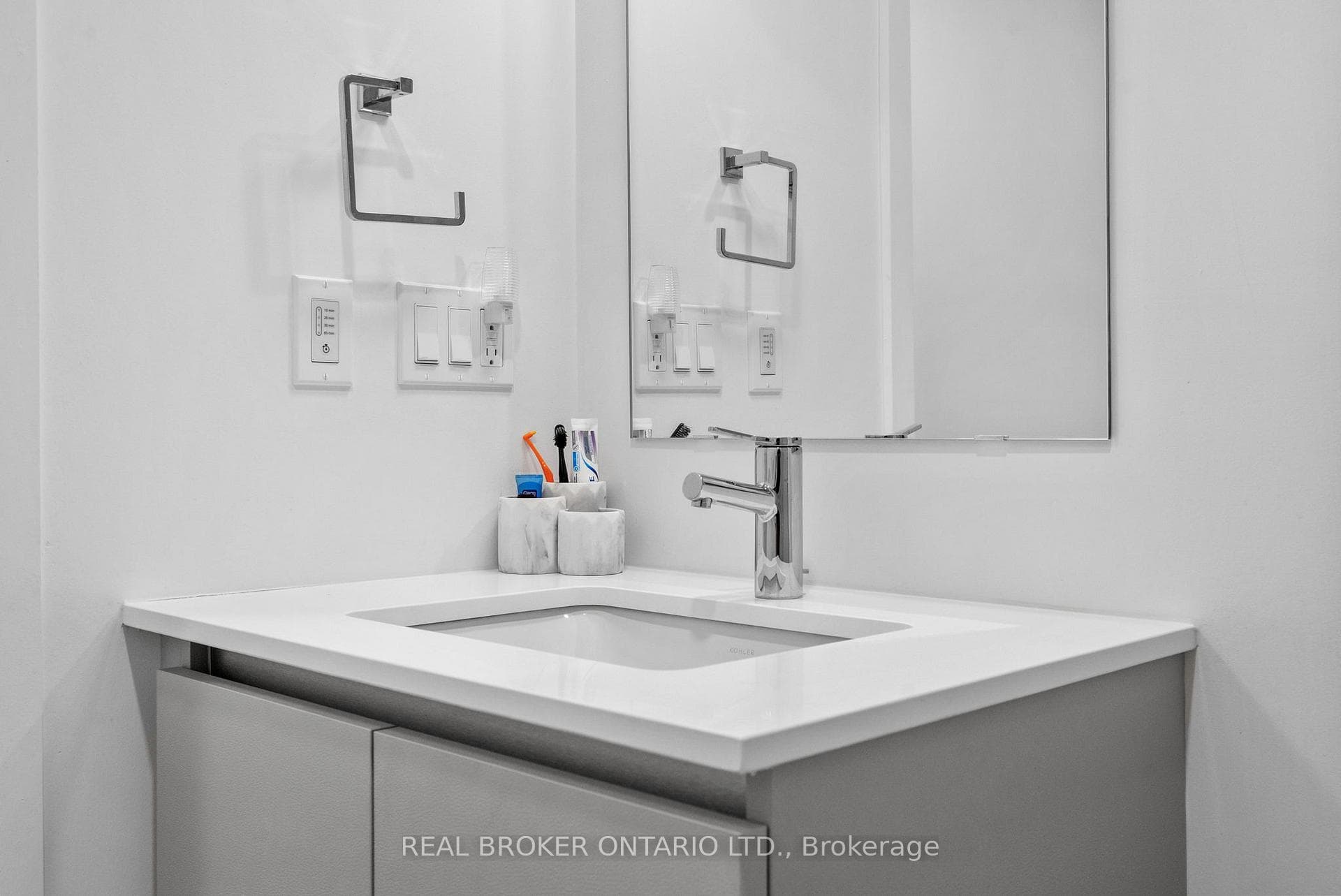 405 Dundast Street Unit 328 - Condo photo 29 of 33 in Oakville, Ontario