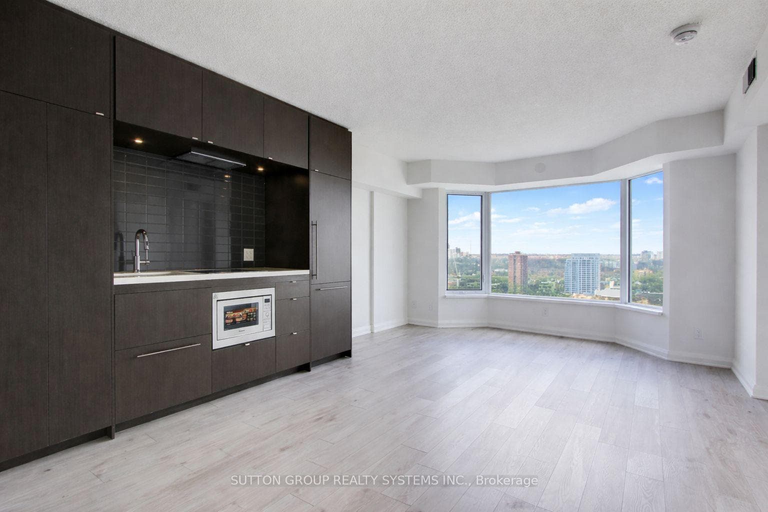 155 Yorkville Avenue Unit 2503 - Condo photo 2 of 19 in Annex / Yorkville / Summerhill, Ontario