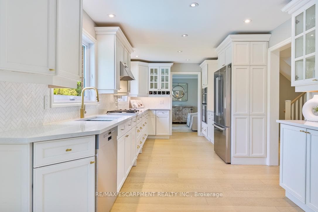 511 Chamberlain Lane - Detached photo 14 of 50 in Oakville, Ontario