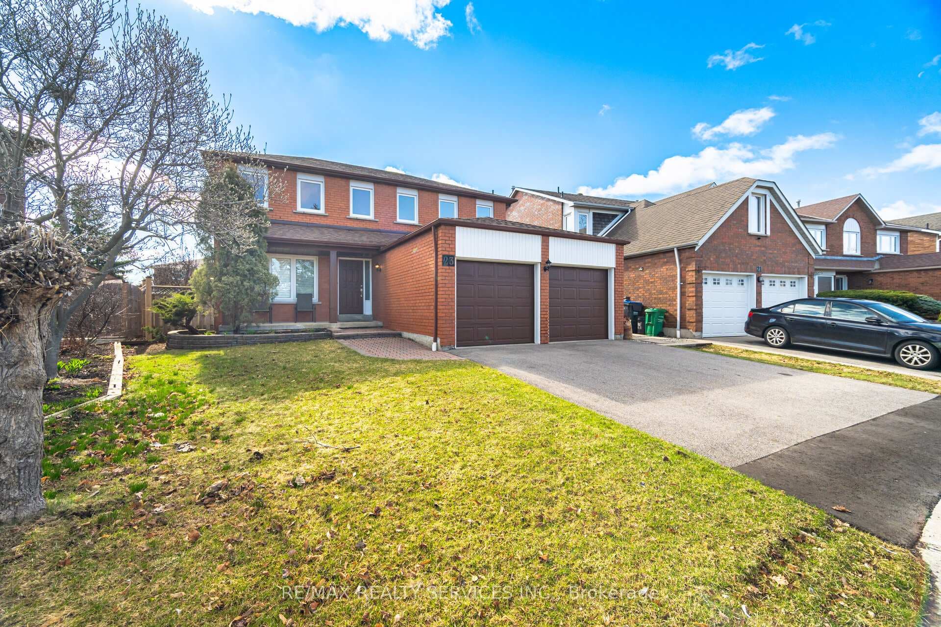 23 Newbury Crescent - Detached photo 4 of 47 in Brampton, Ontario