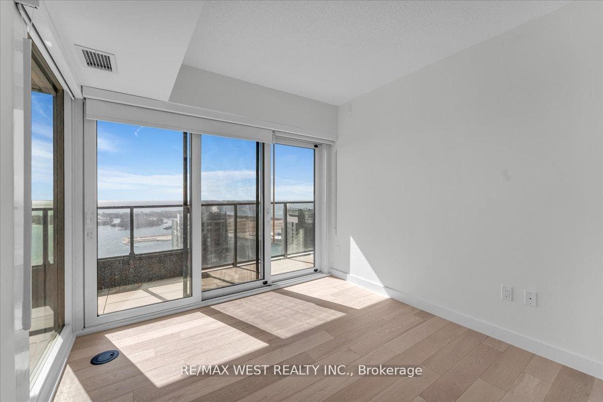 1 Concord Cityplace Way Unit 5709 - Condo photo 32 of 44 in Downtown Toronto / Waterfront, Ontario