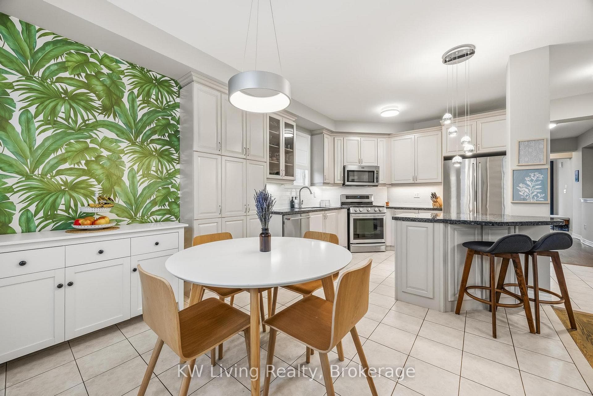 2327 Gladacres Lane - Detached photo 10 of 42 in Oakville, Ontario