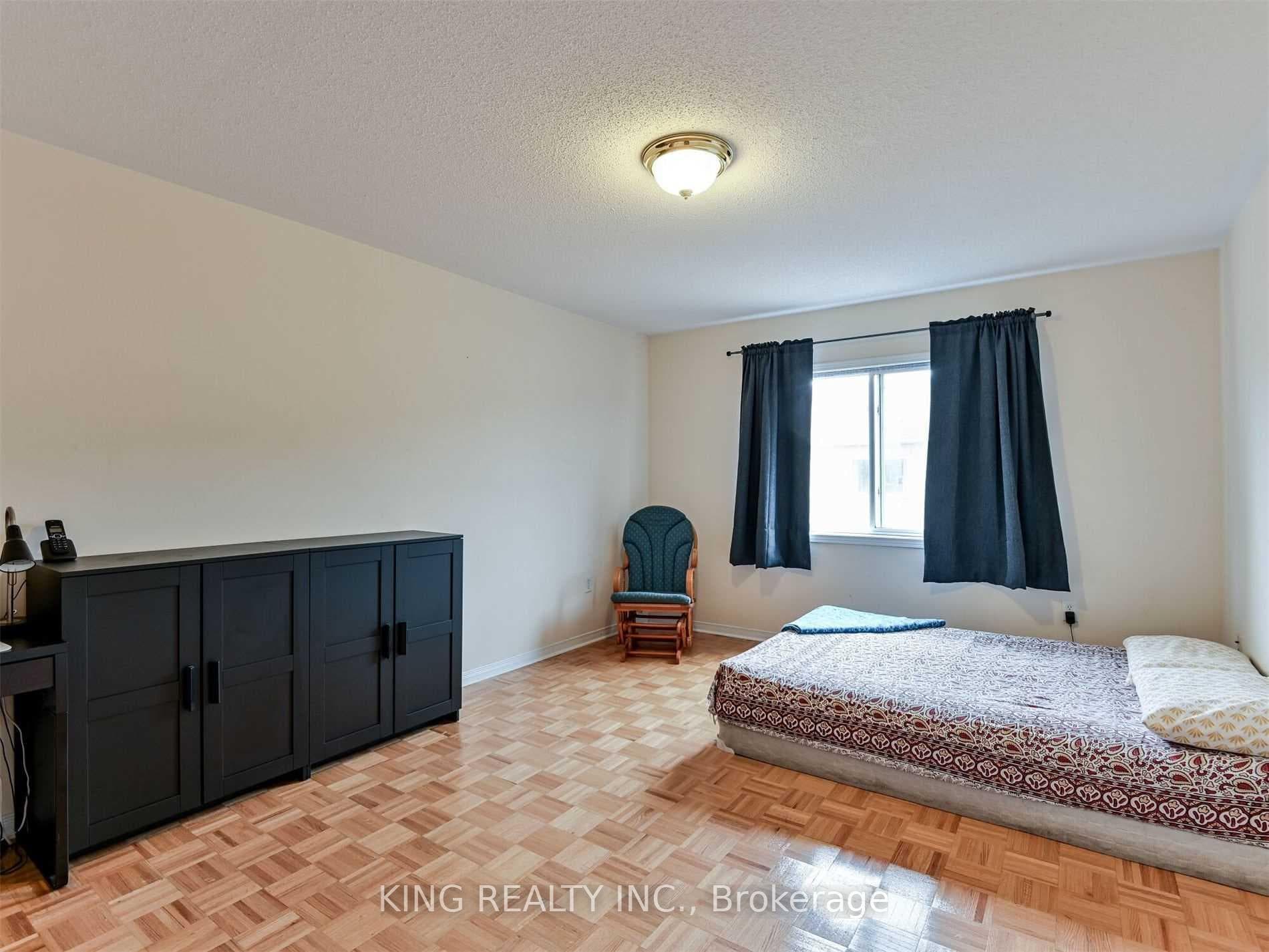 23 Wall Street - Townhouse photo 17 of 25 in Brampton, Ontario