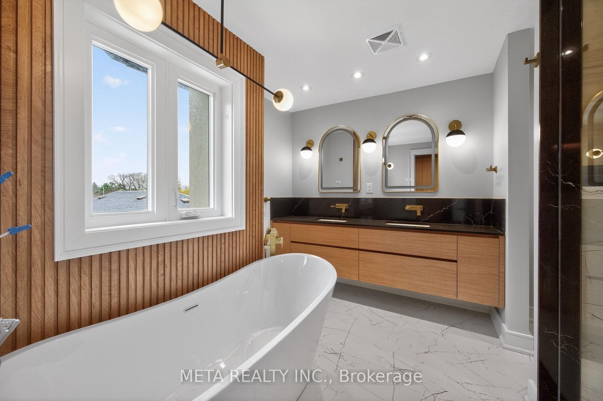 1035 Pinegrove Road - Detached photo 18 of 27 in Oakville, Ontario