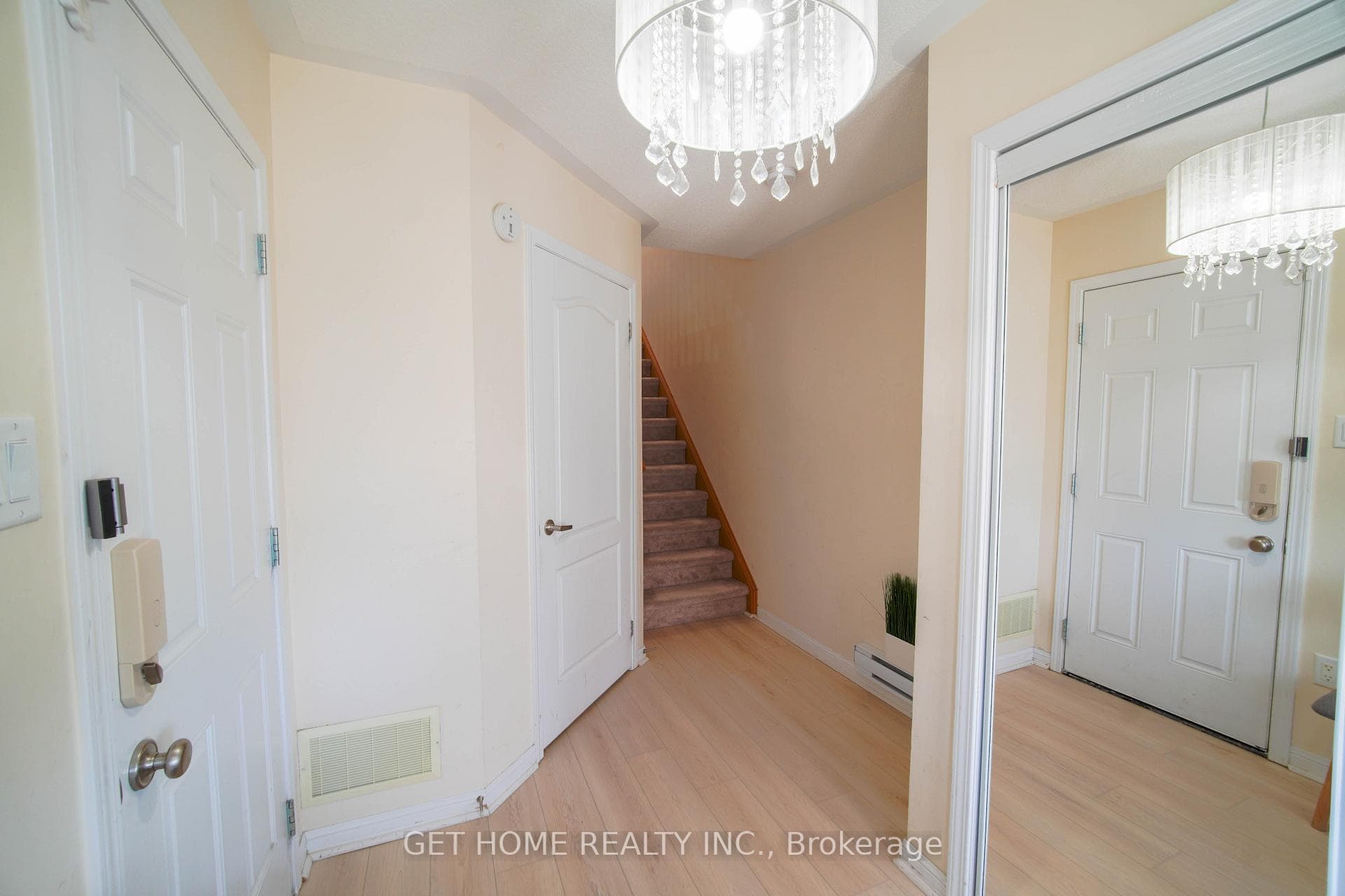 38 Suitor Court - Townhouse photo 11 of 20 in Milton, Ontario