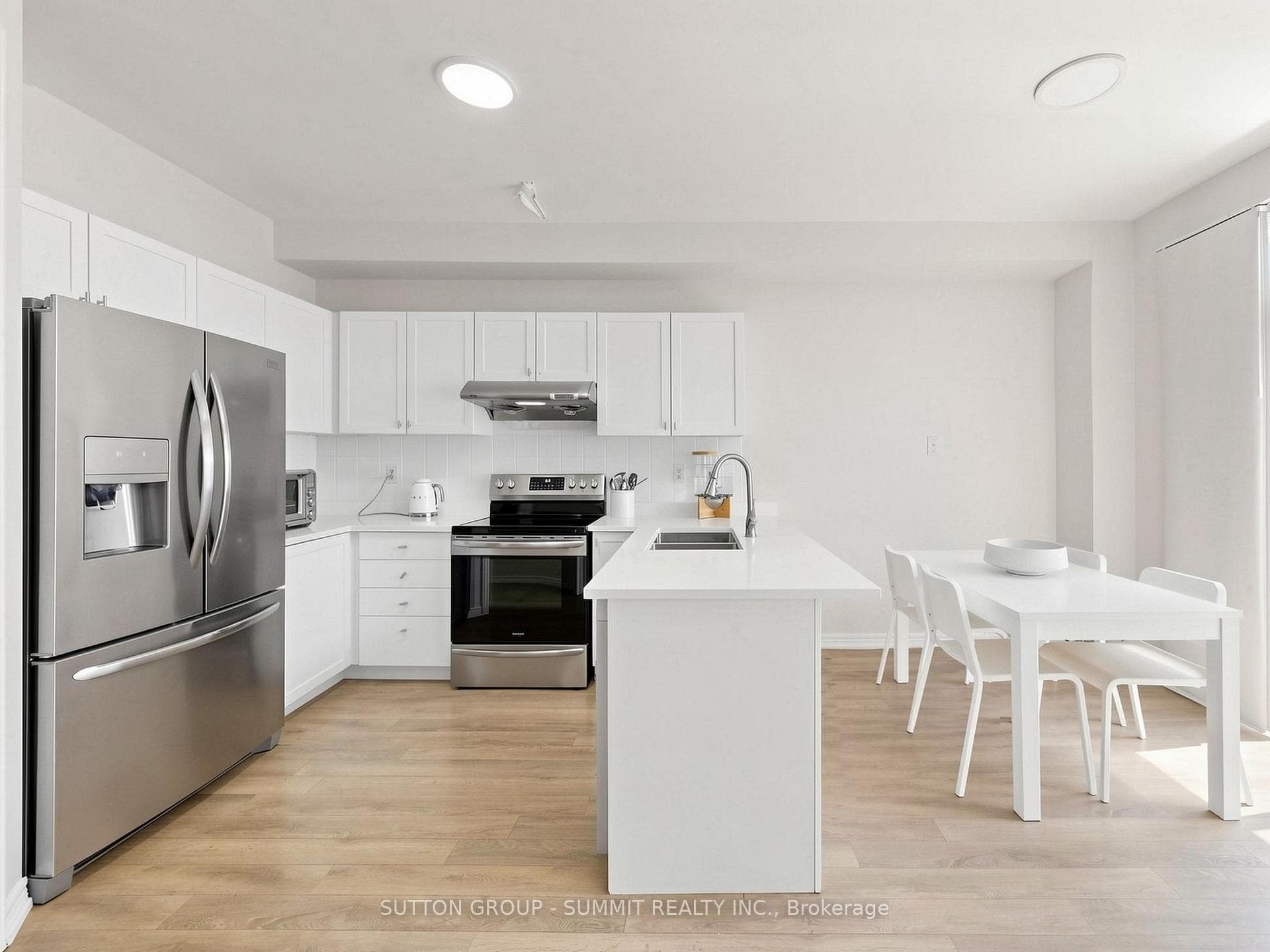 4880 YORKSHIRE Avenue - Detached photo 12 of 50 in Mississauga, Ontario
