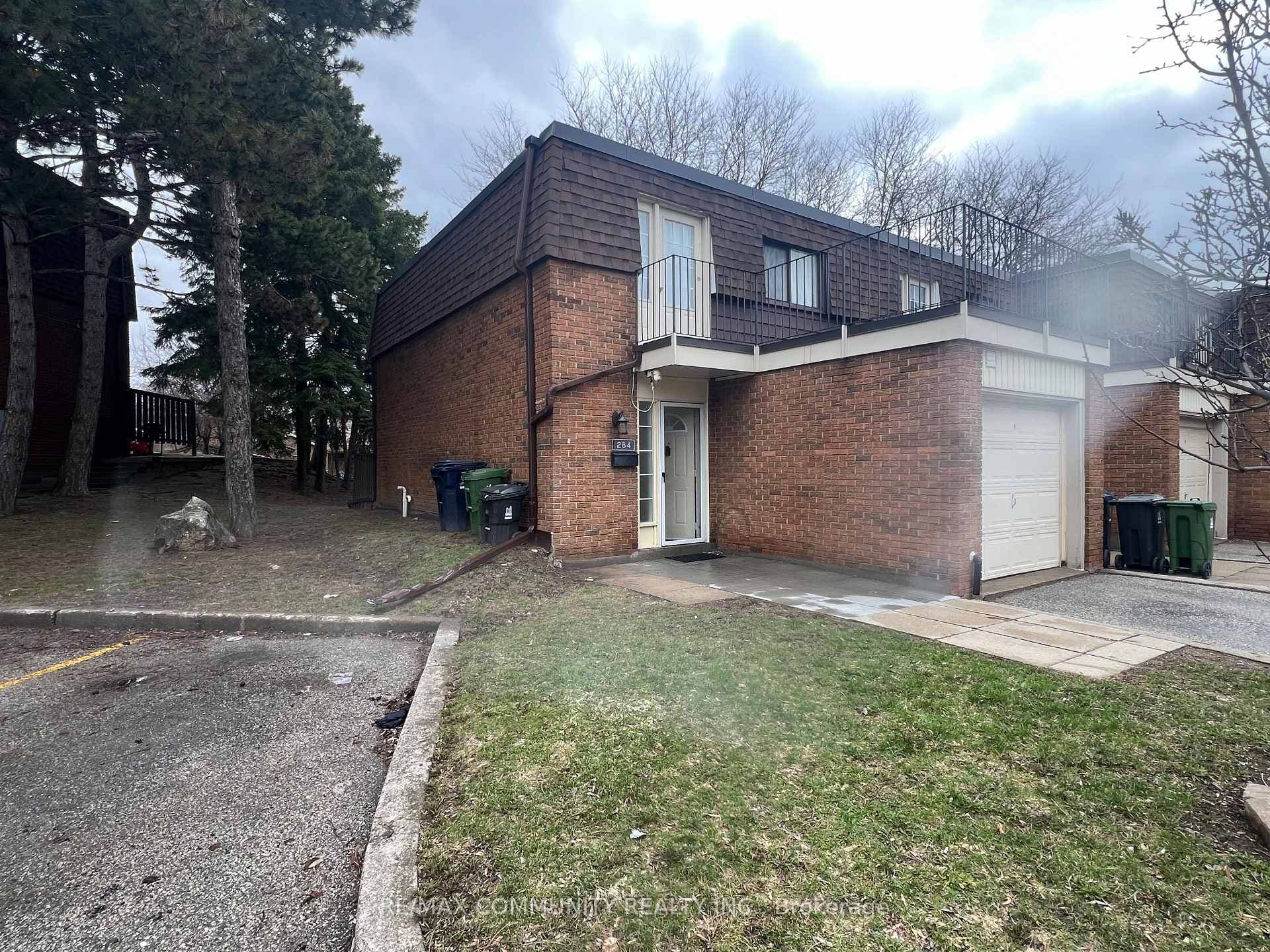 284 Sprucewood Court - Condo photo 2 of 17 in Scarborough Village / Eglinton East, Ontario