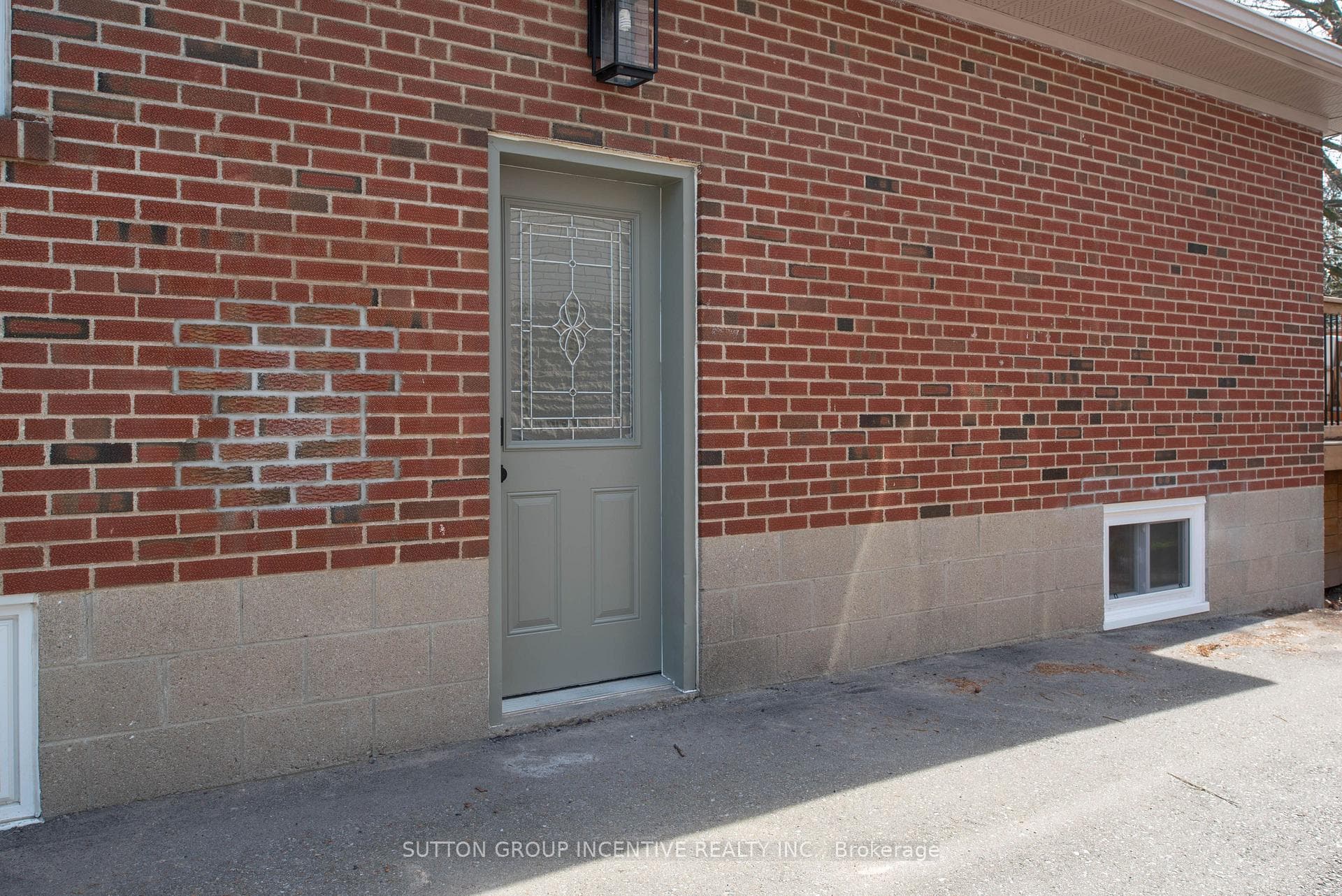 16 Robindale Avenue - Detached photo 44 of 44 in Liberty Village / Parkdale / South Parkdale, Ontario