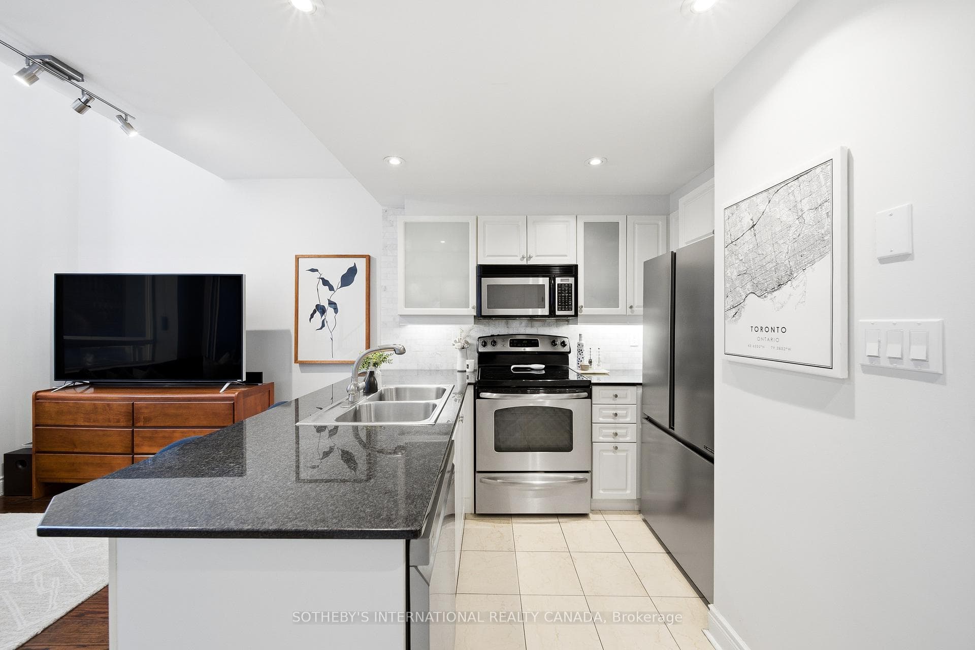 80 Cumberland Street Unit 1507 - Condo photo 4 of 32 in Annex / Yorkville / Summerhill, Ontario