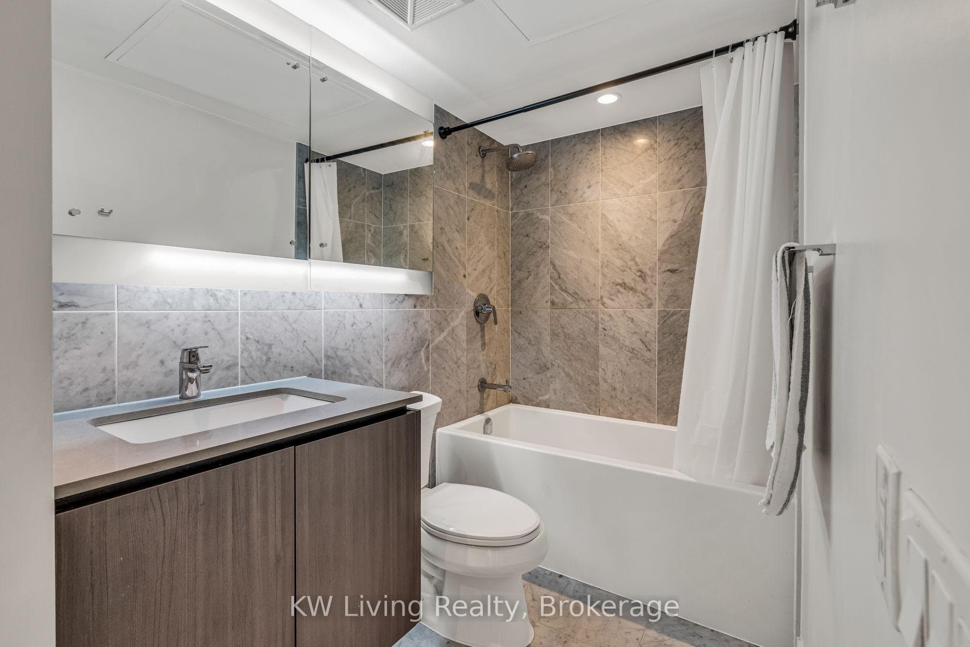 70 Queens Wharf Road Unit 1601 - Condo photo 31 of 37 in Downtown Toronto / Waterfront, Ontario