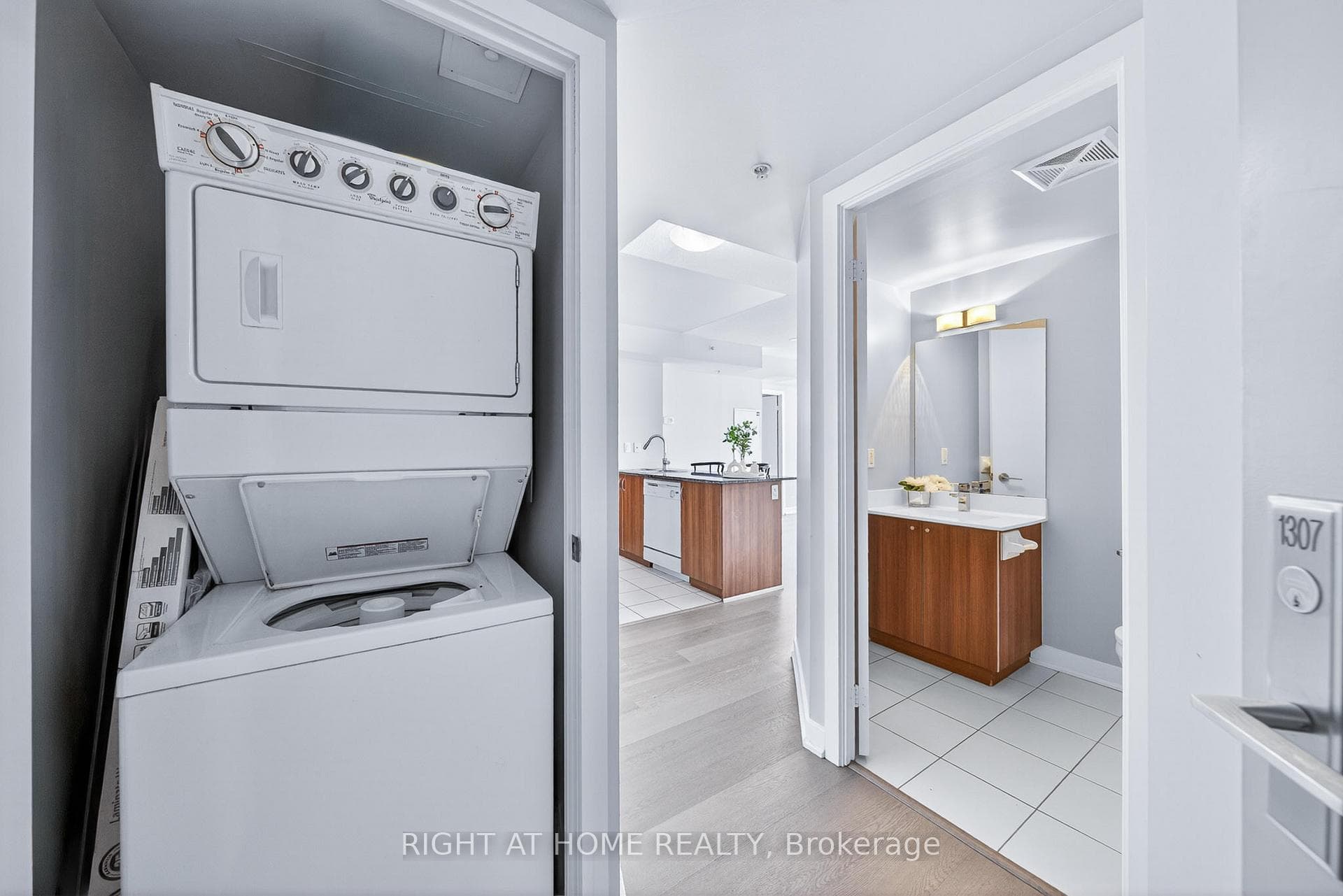 5740 Yonge Street Unit 1307 - Condo photo 25 of 27 in Thornhill / Willowdale, Ontario