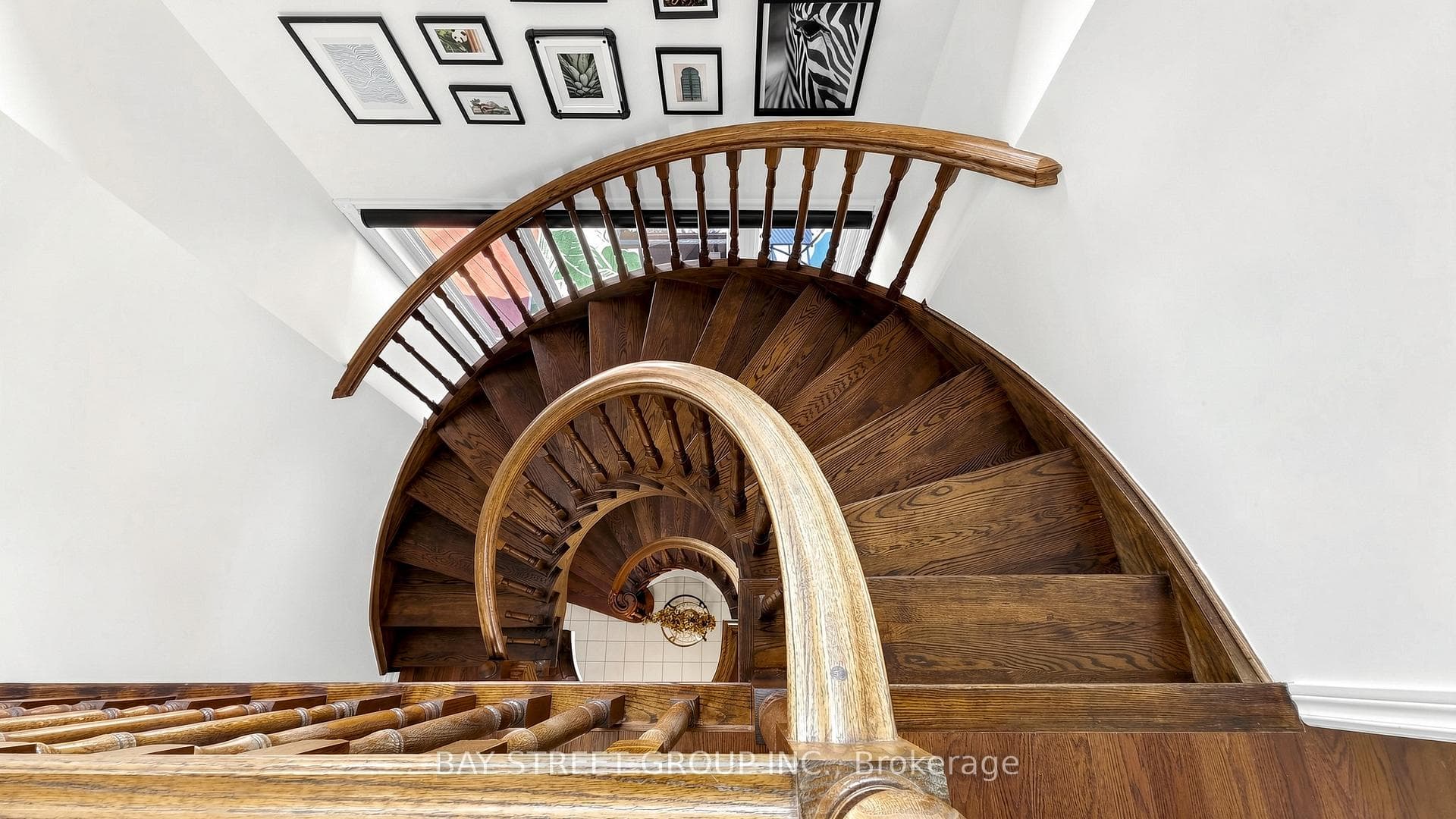 1742 Sir Monty's Drive - Detached photo 17 of 43 in Mississauga, Ontario