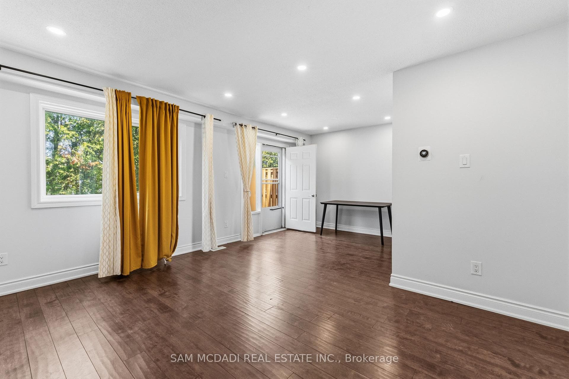 250 Orton Pk Road Unit 25 - Condo photo 2 of 23 in Scarborough (West Hill / Highland Creek), Ontario