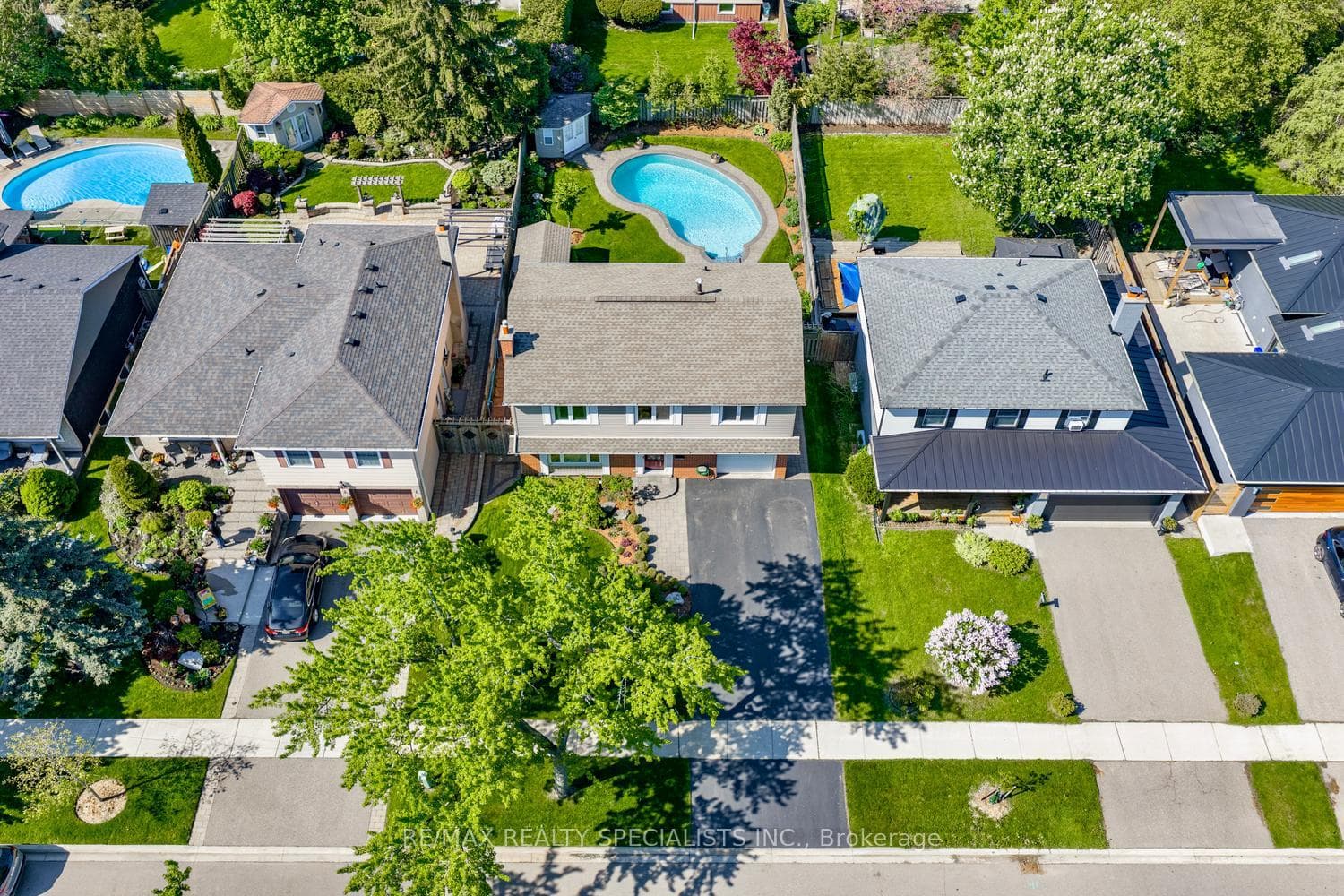 2488 Frankfield Road - Detached photo 4 of 42 in Mississauga, Ontario