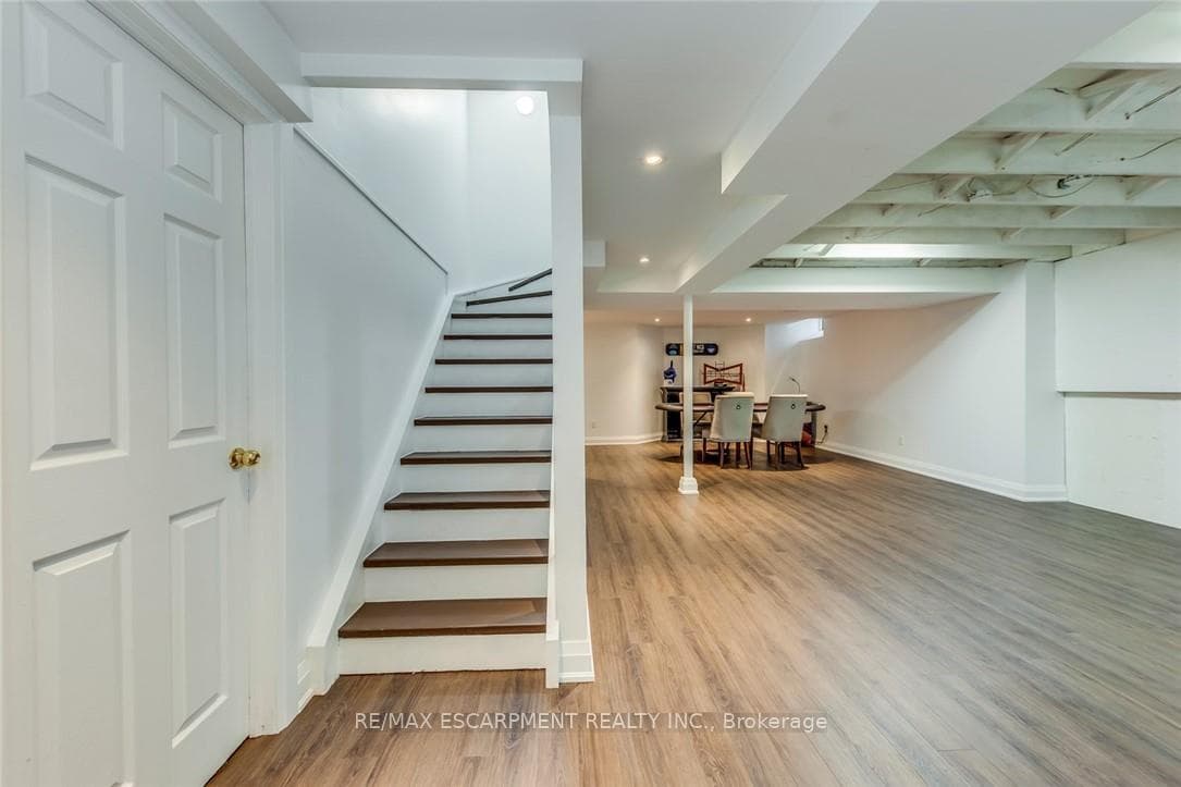 3311 SPRINGVALE Court - Detached photo 39 of 50 in Burlington, Ontario
