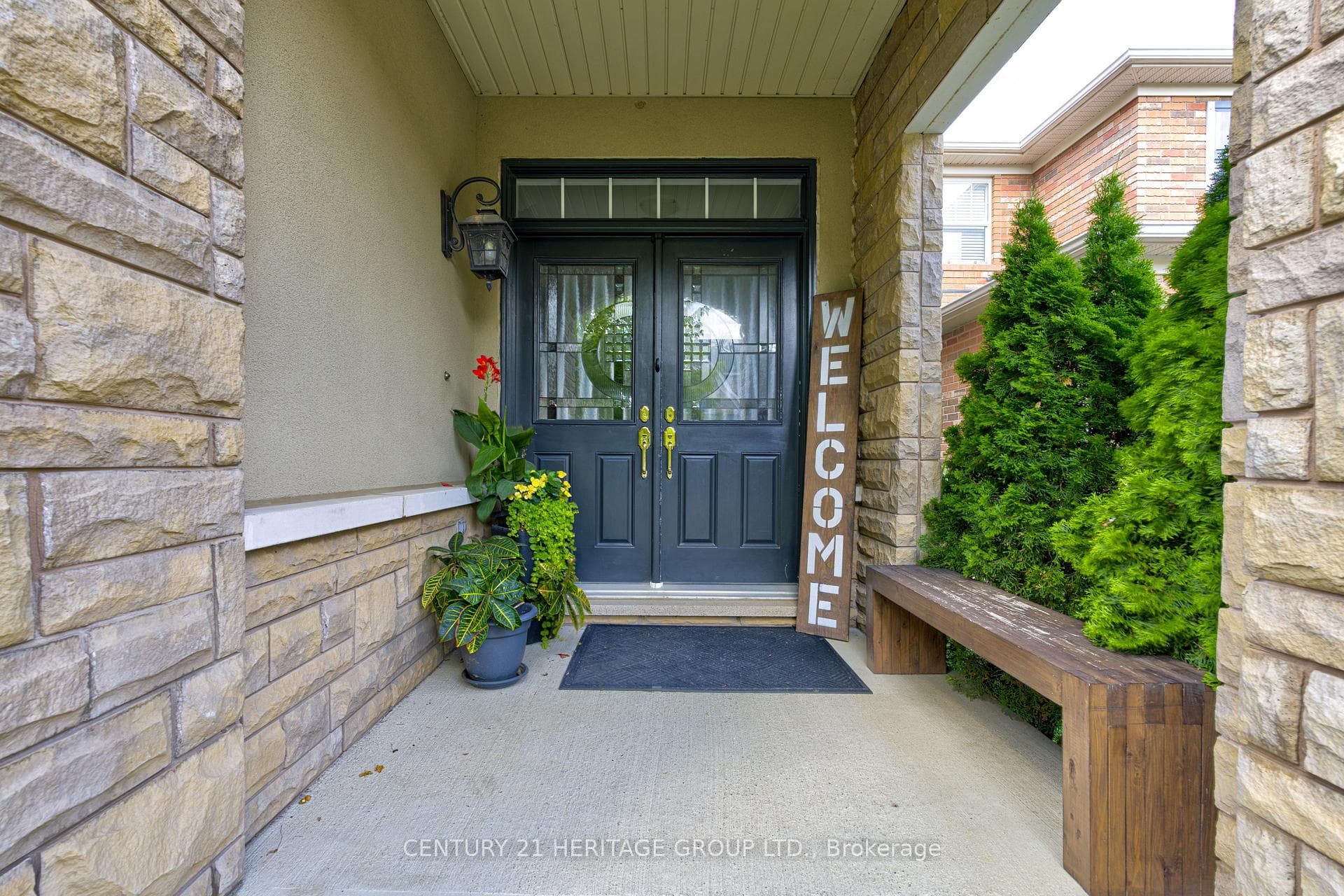 1406 Marshall Crescent - Detached photo 3 of 50 in Milton, Ontario
