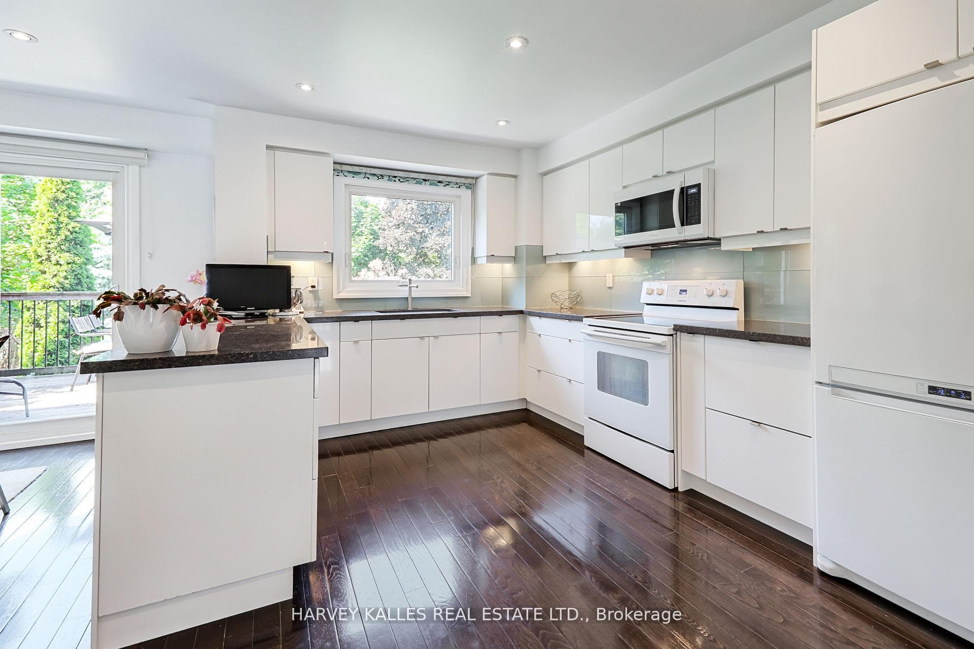 1050 Lindsay Drive - Townhouse photo 11 of 40 in Oakville, Ontario